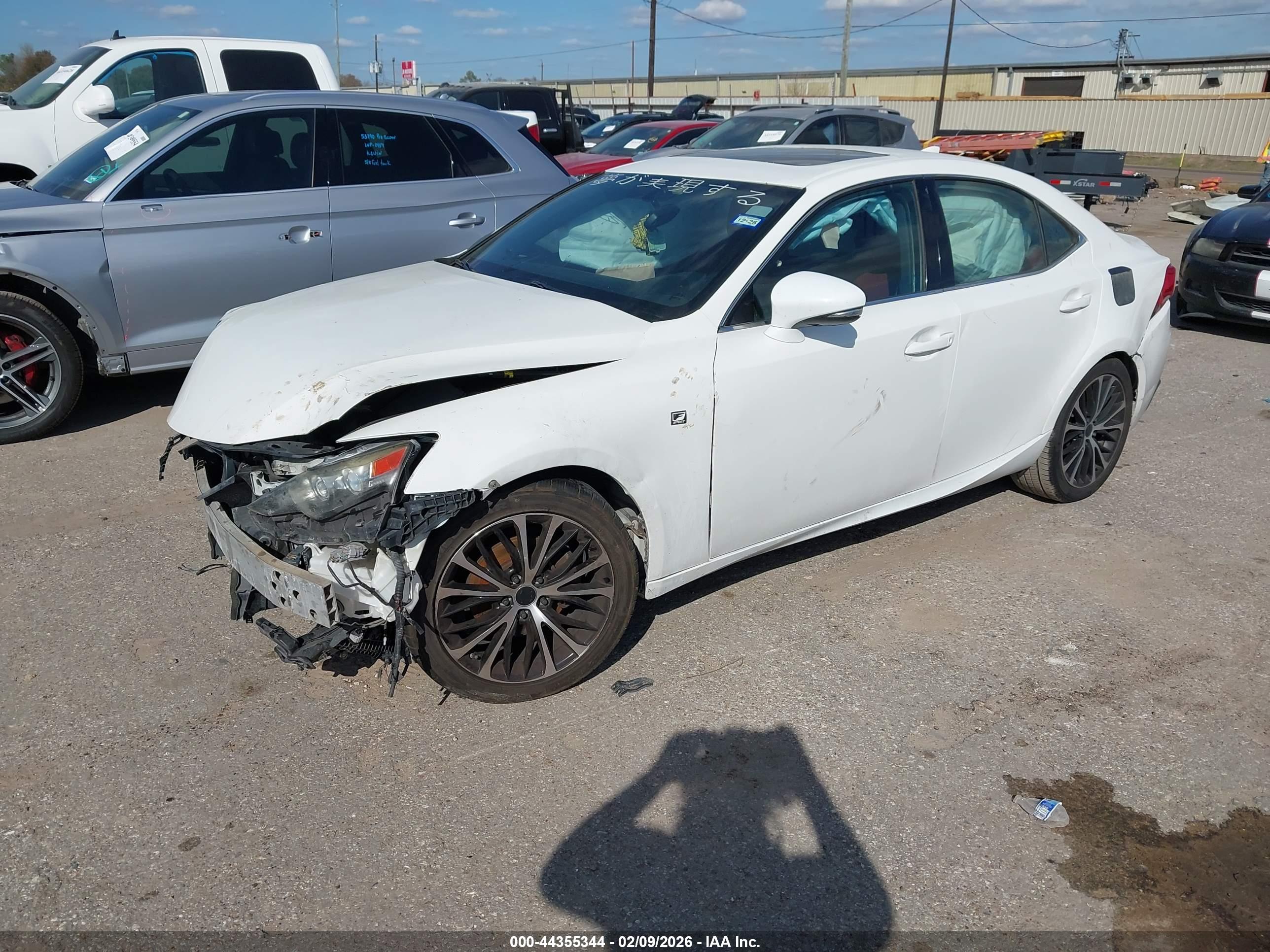 LEXUS IS image 2