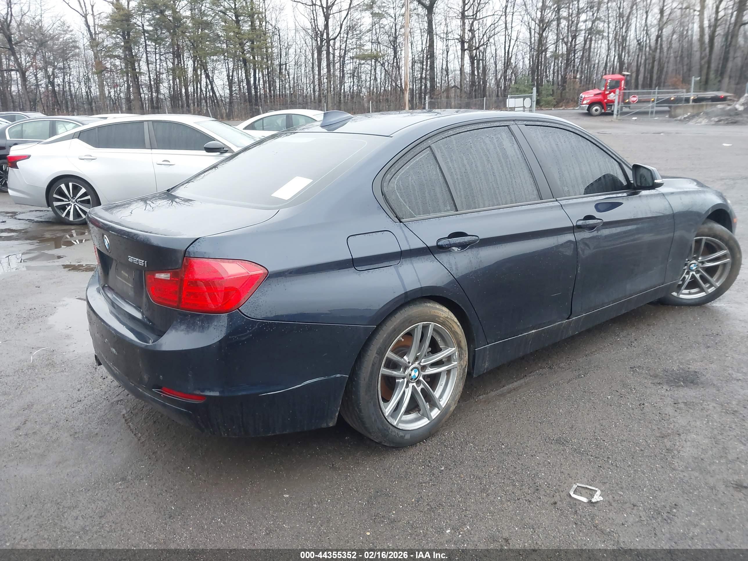 BMW 328I image 4