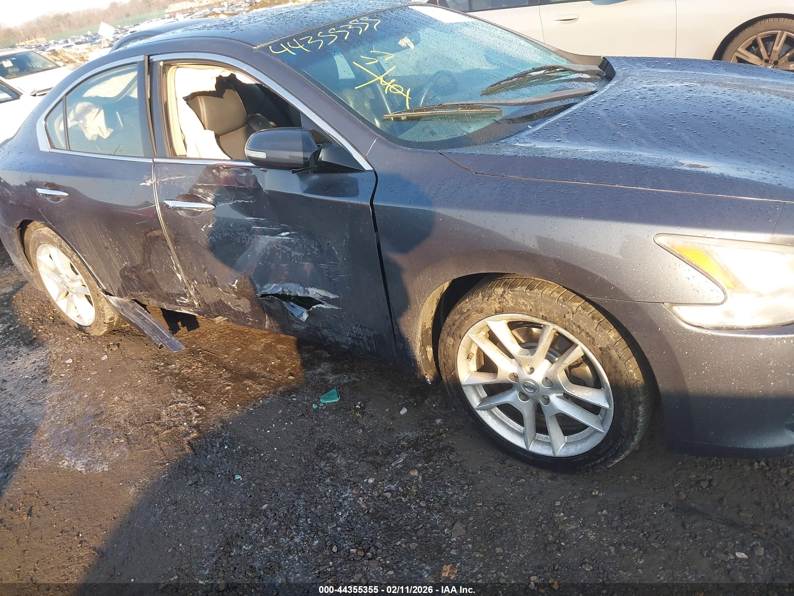 NISSAN MAXIMA image 6