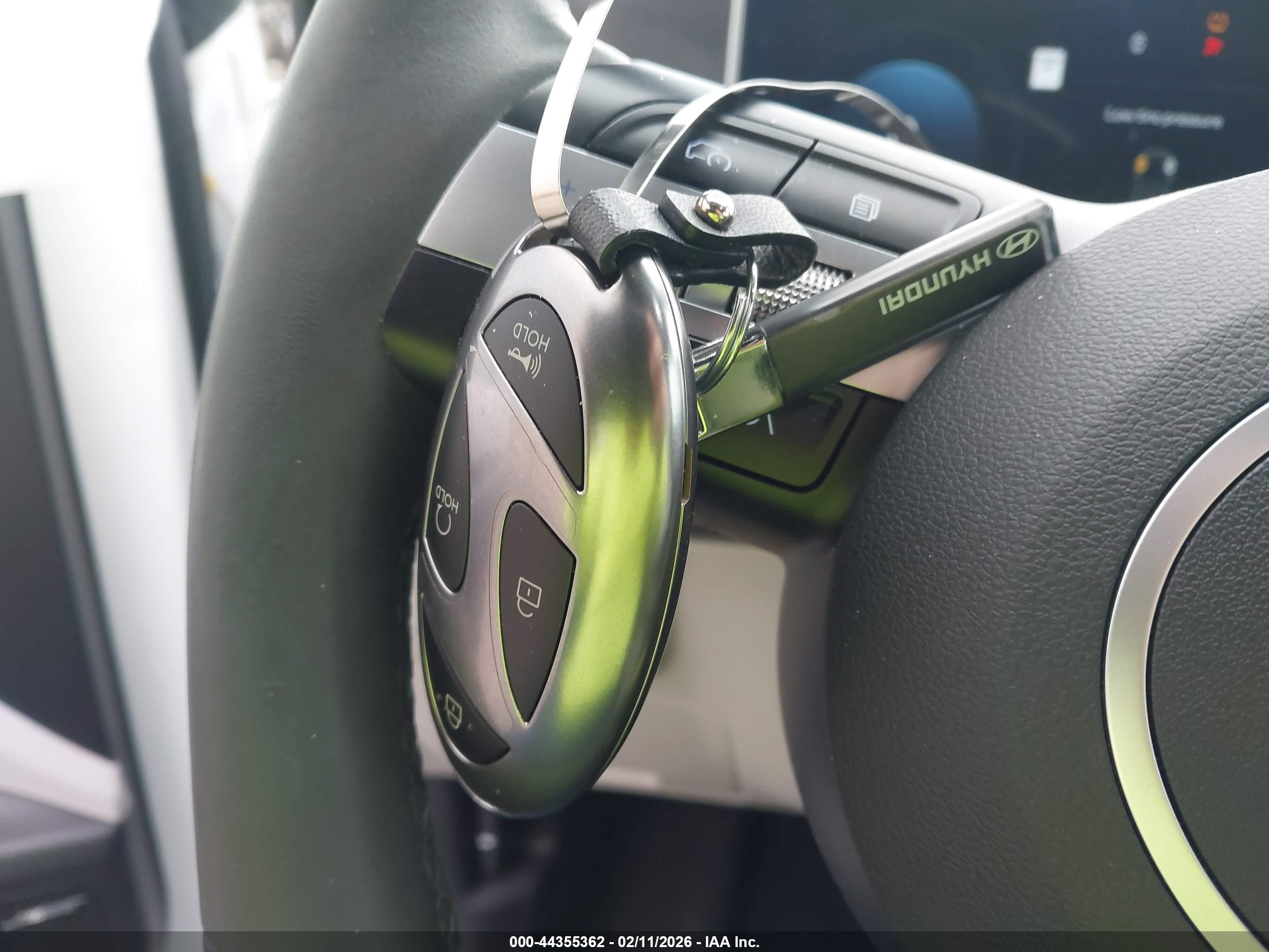 HYUNDAI TUCSON image 11