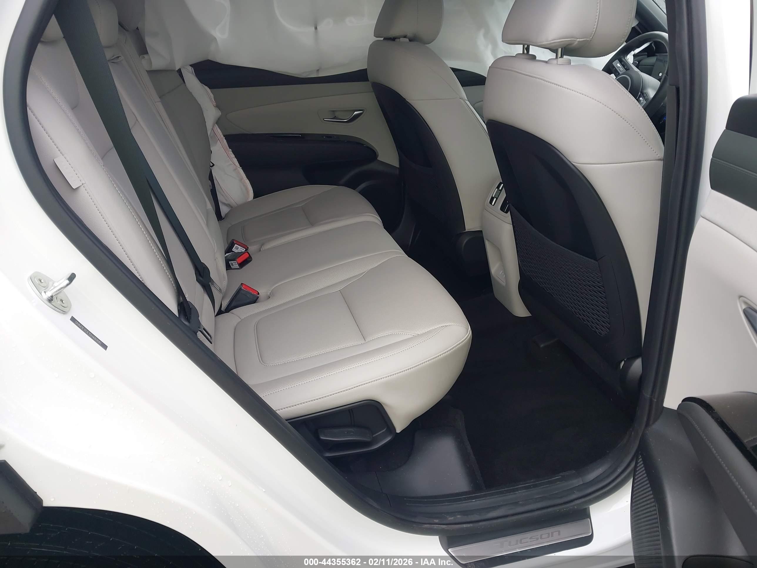 HYUNDAI TUCSON image 8