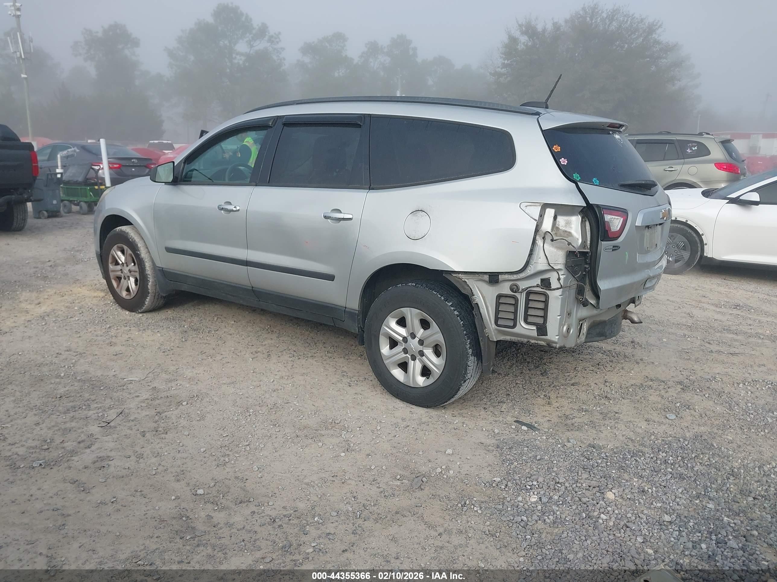CHEVROLET TRAVERSE image 3
