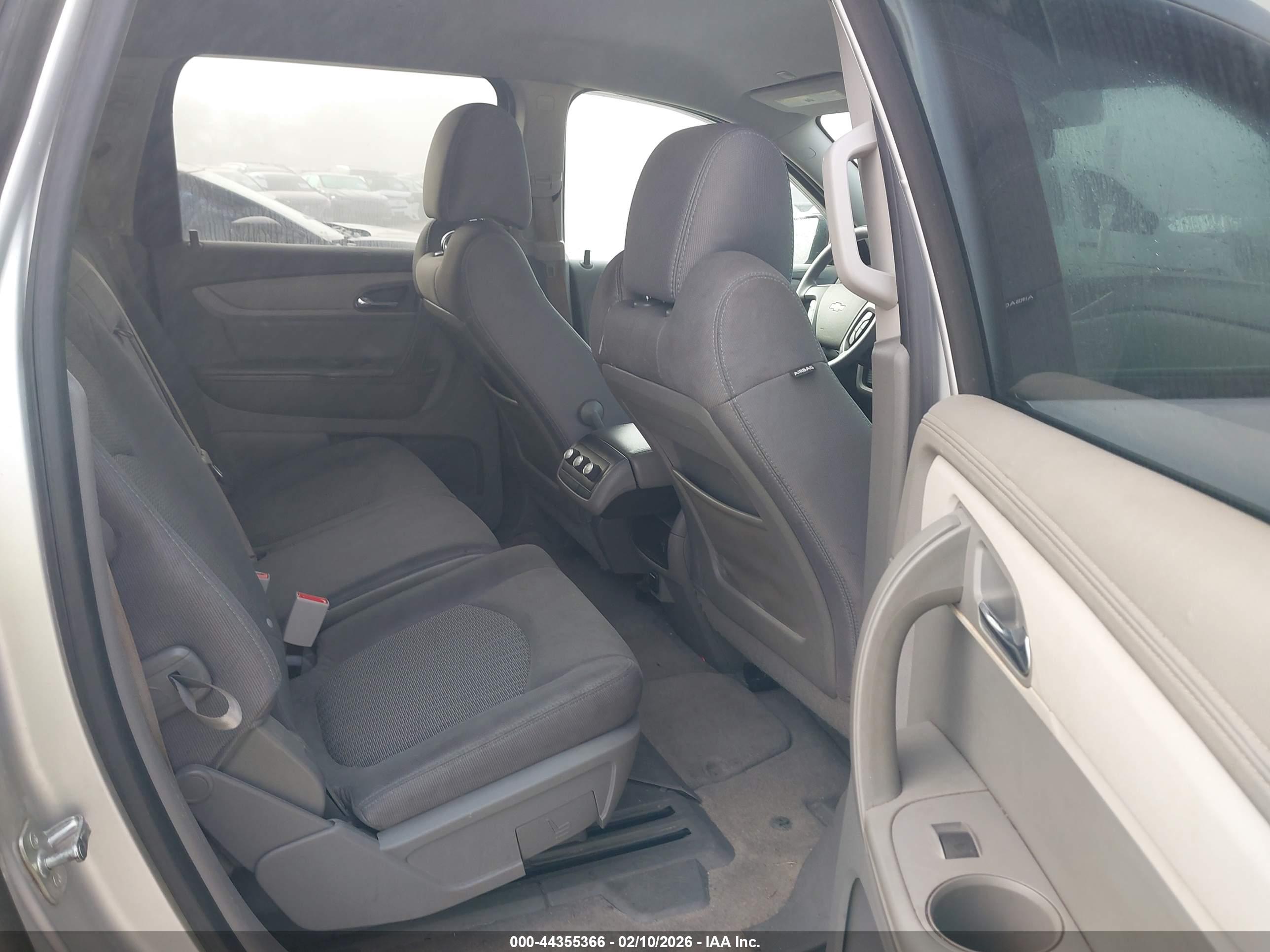 CHEVROLET TRAVERSE image 8
