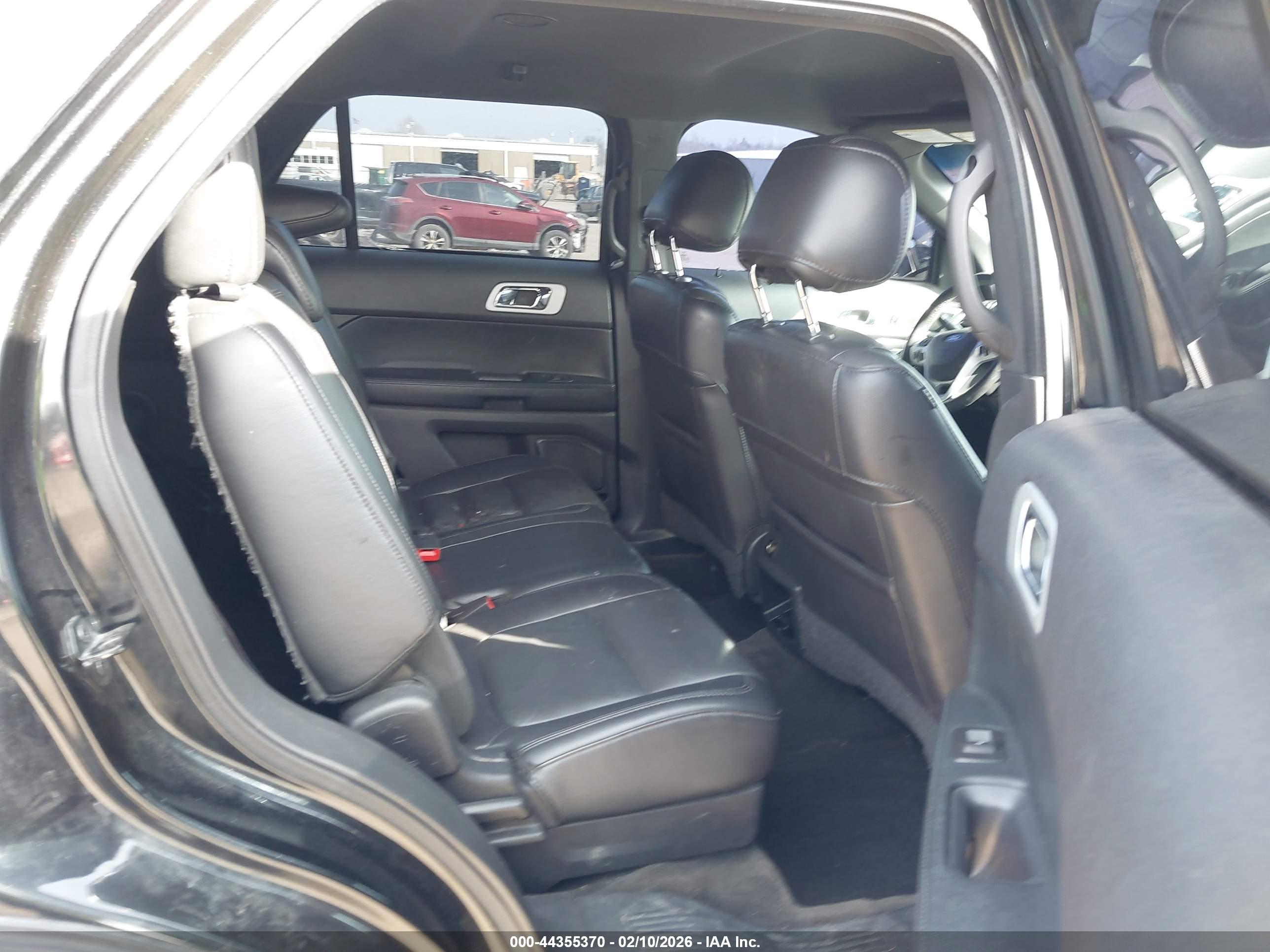 FORD EXPLORER image 8