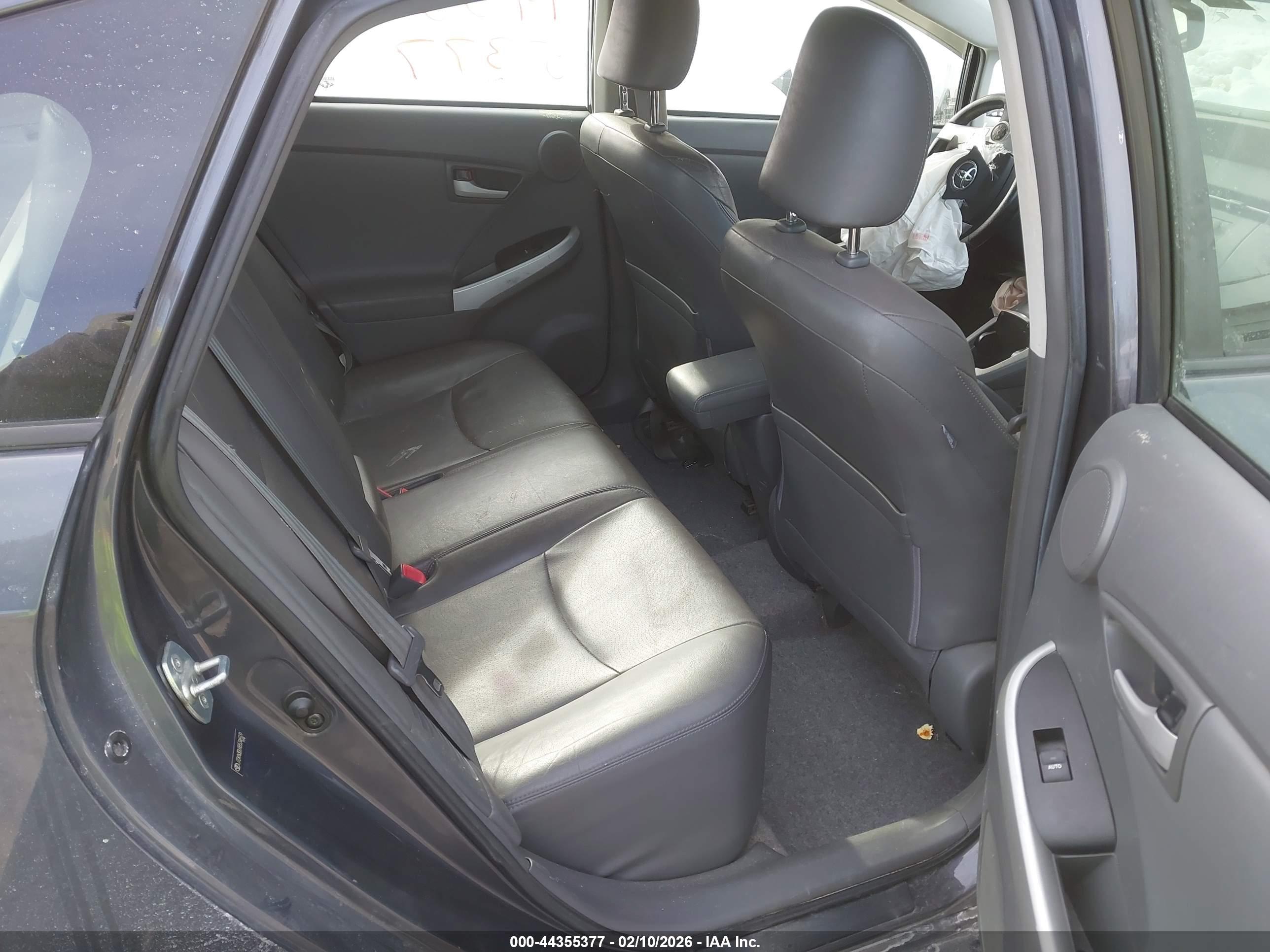 TOYOTA PRIUS image 8