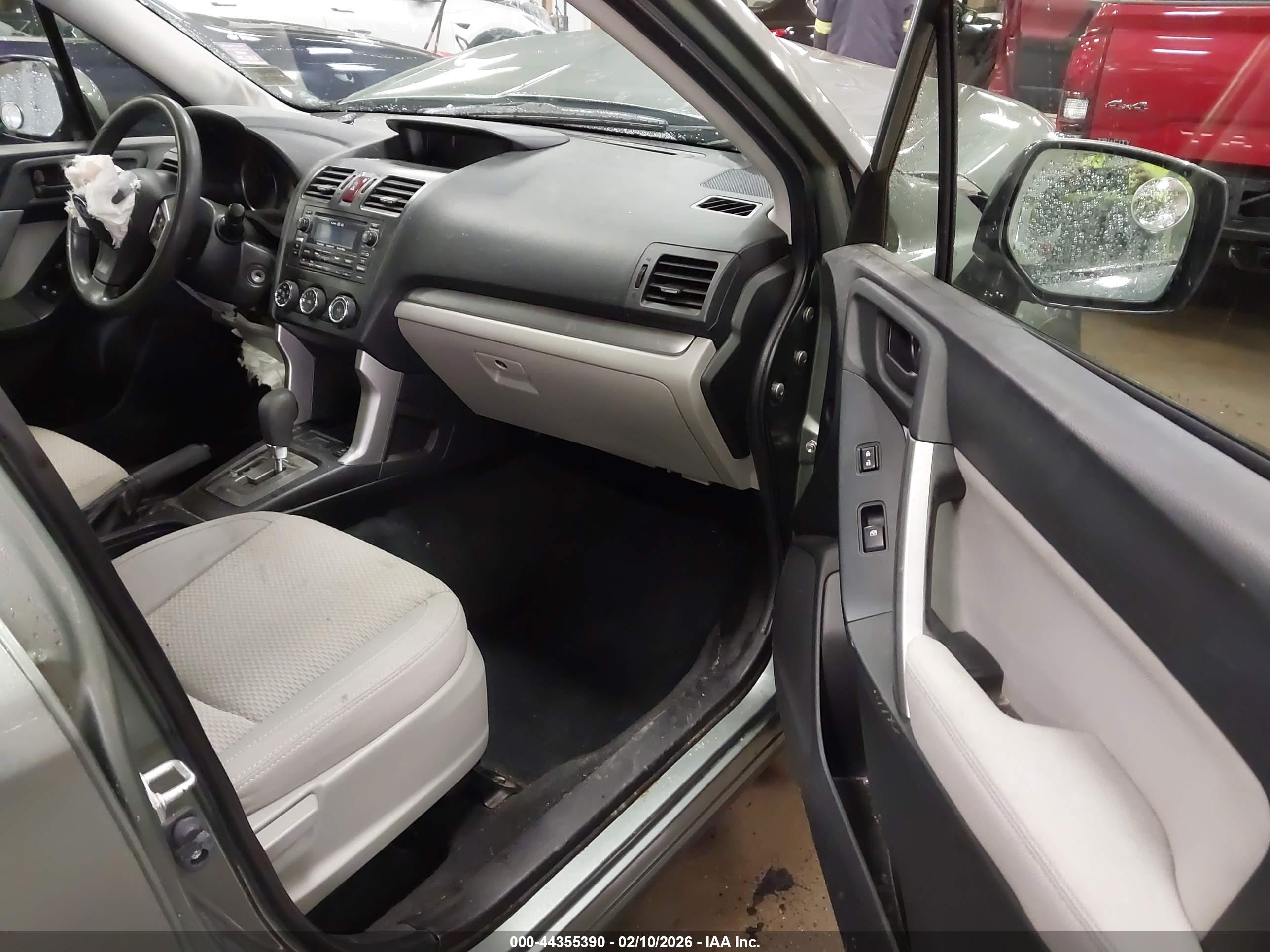 SUBARU FORESTER image 5
