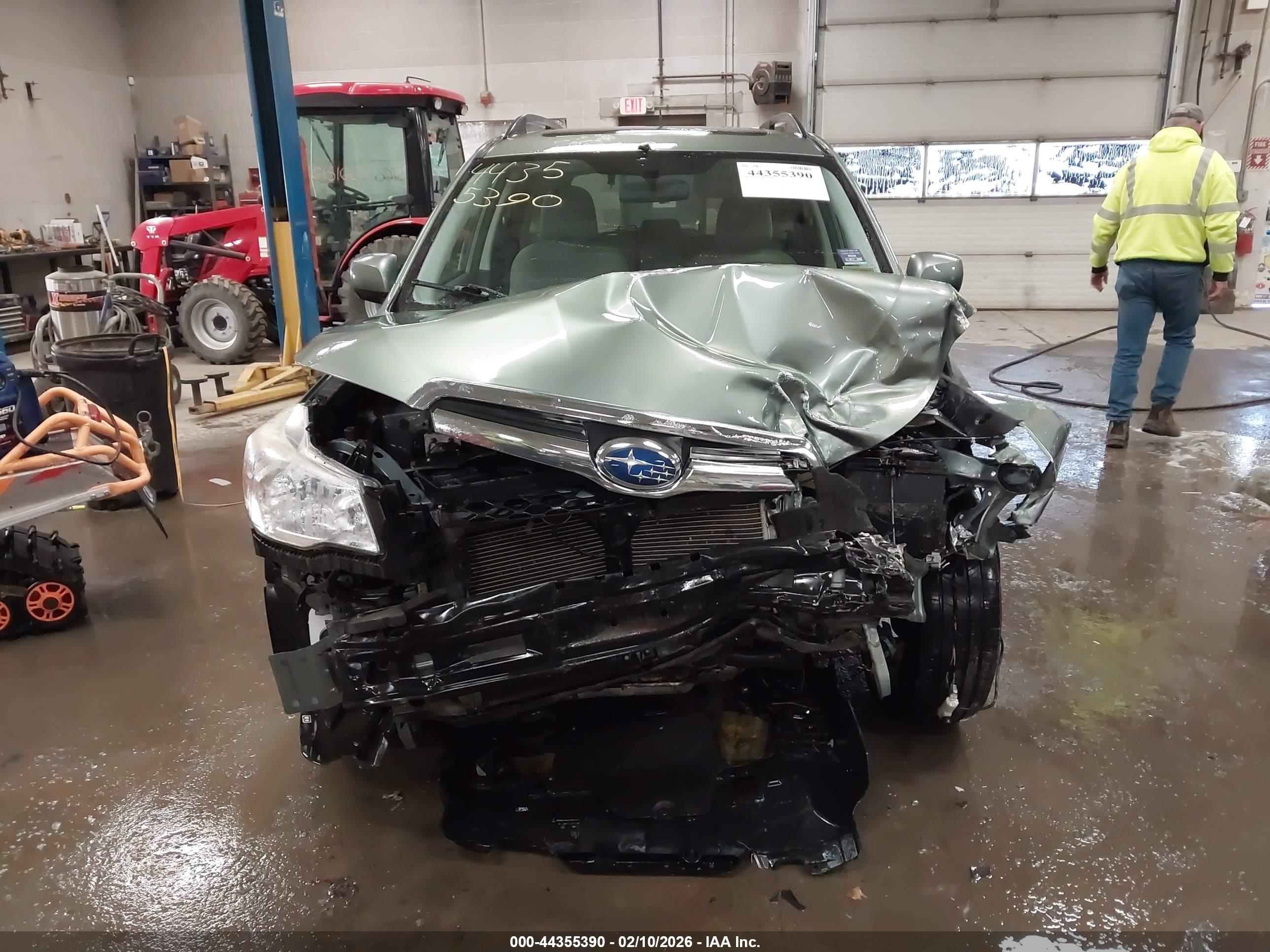 SUBARU FORESTER image 6