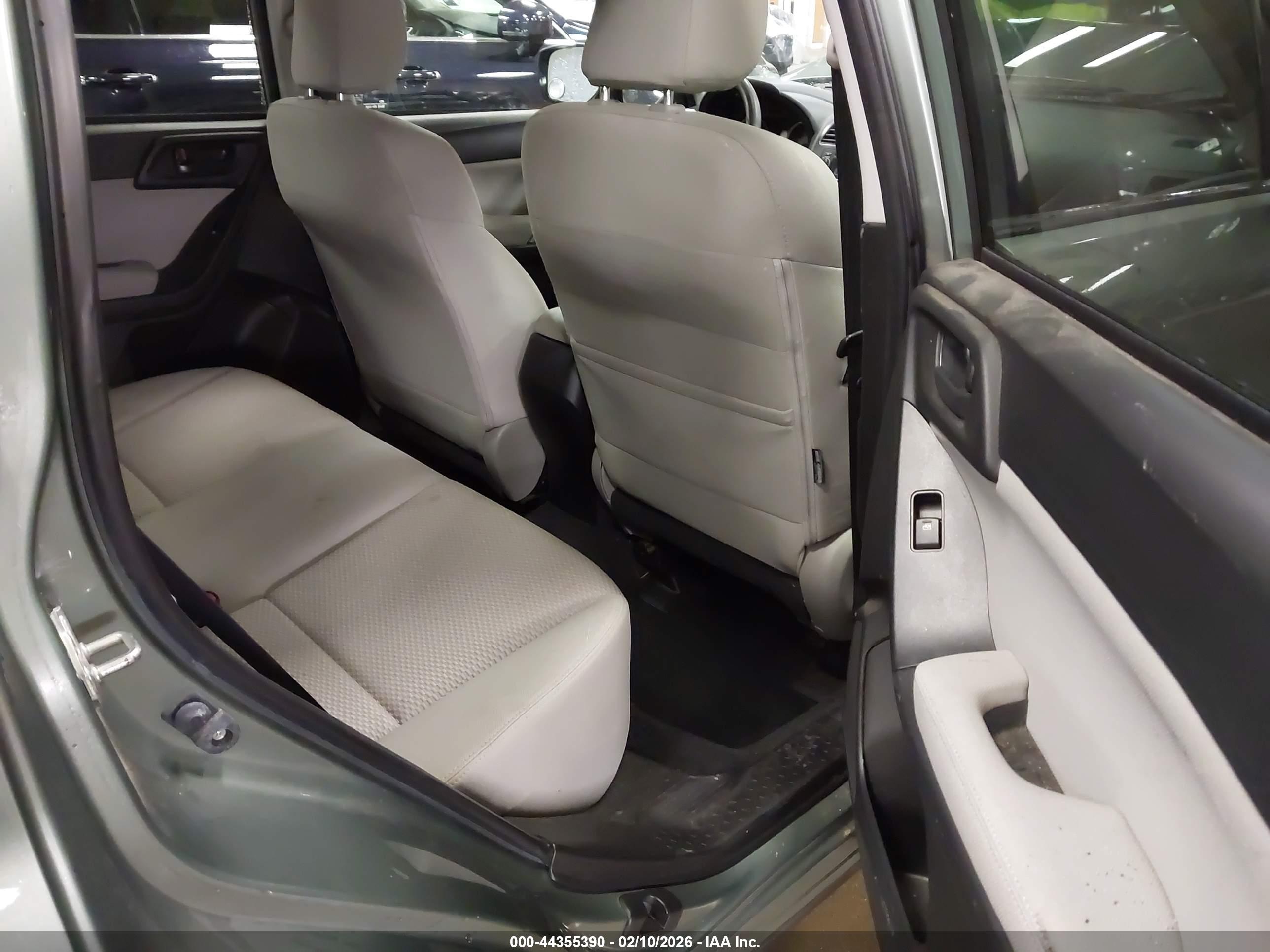 SUBARU FORESTER image 8