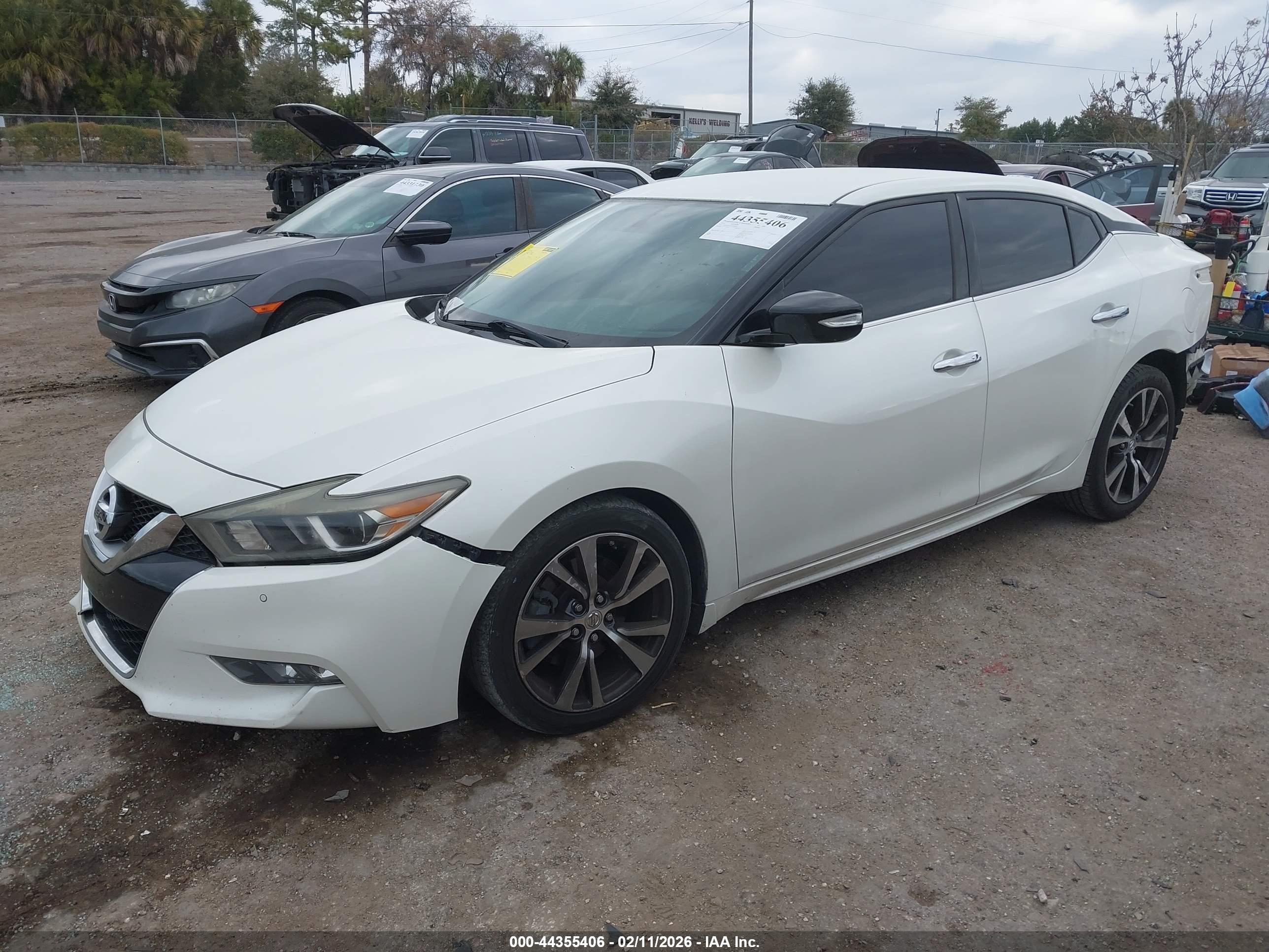 NISSAN MAXIMA image 2