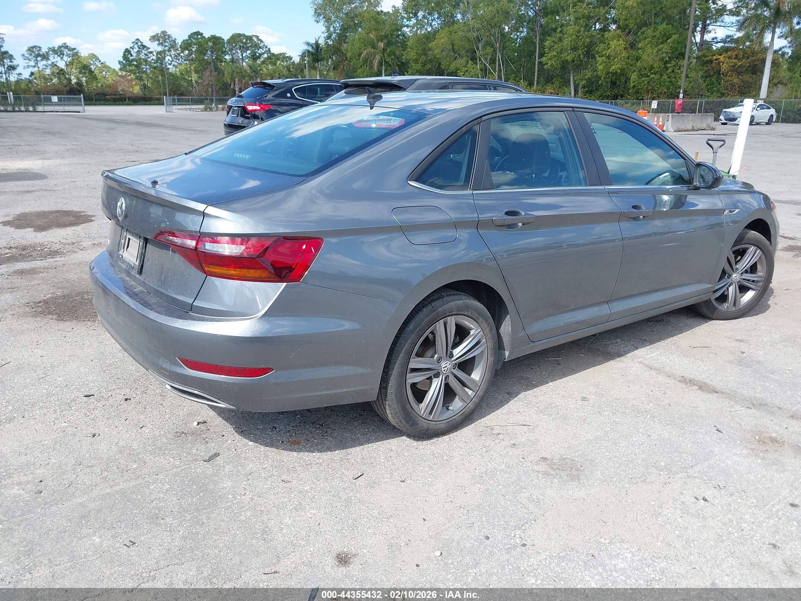 VOLKSWAGEN JETTA image 4