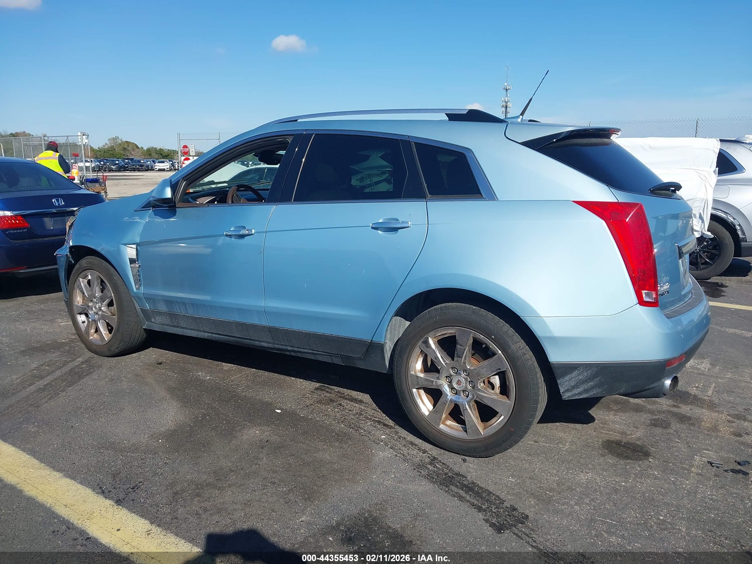 CADILLAC SRX image 3