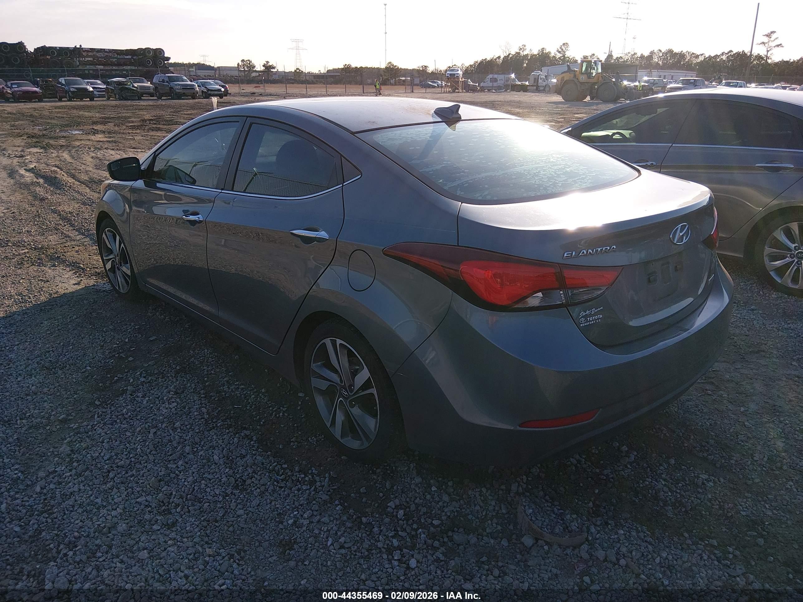 HYUNDAI ELANTRA image 3