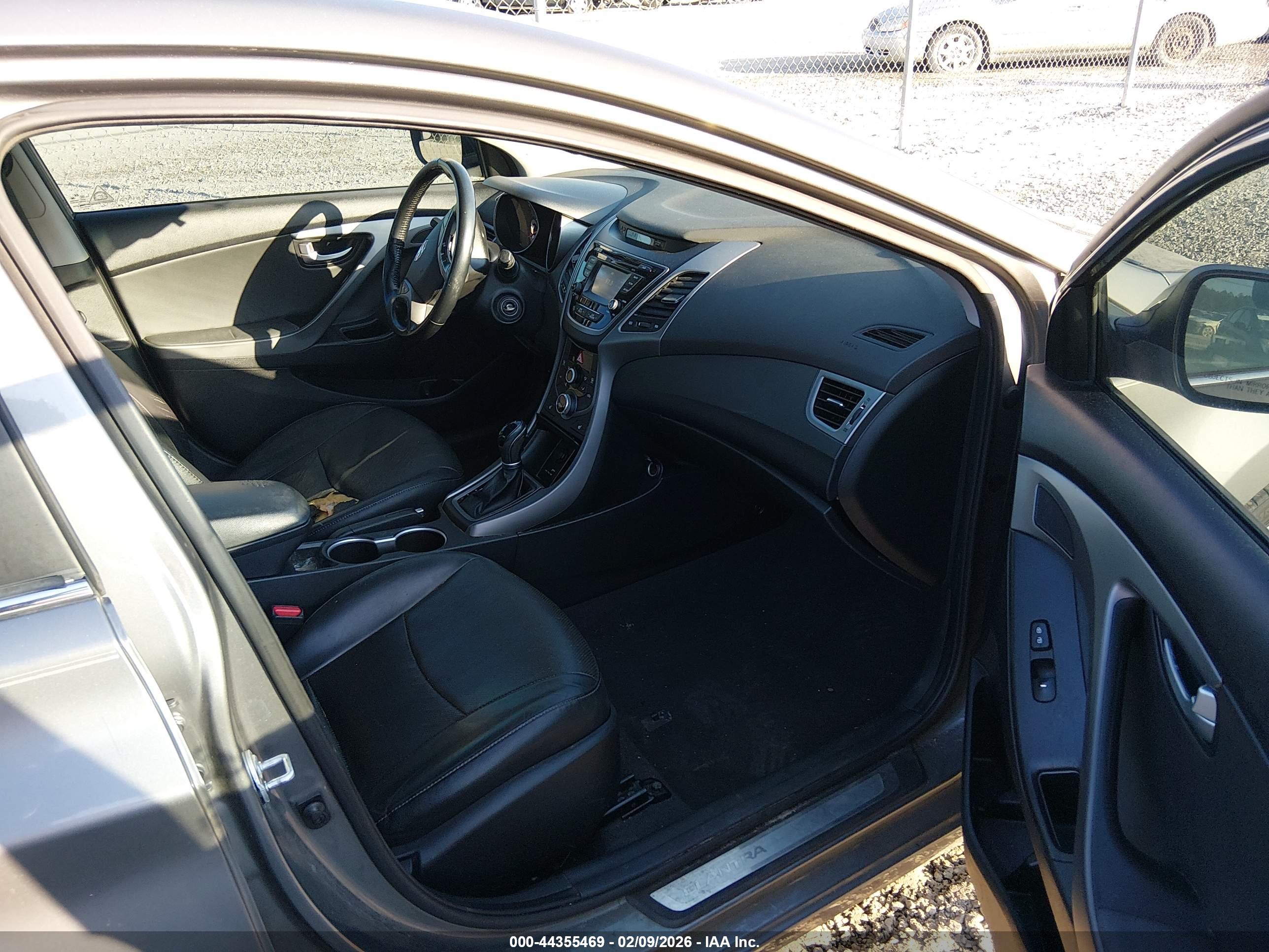 HYUNDAI ELANTRA image 5