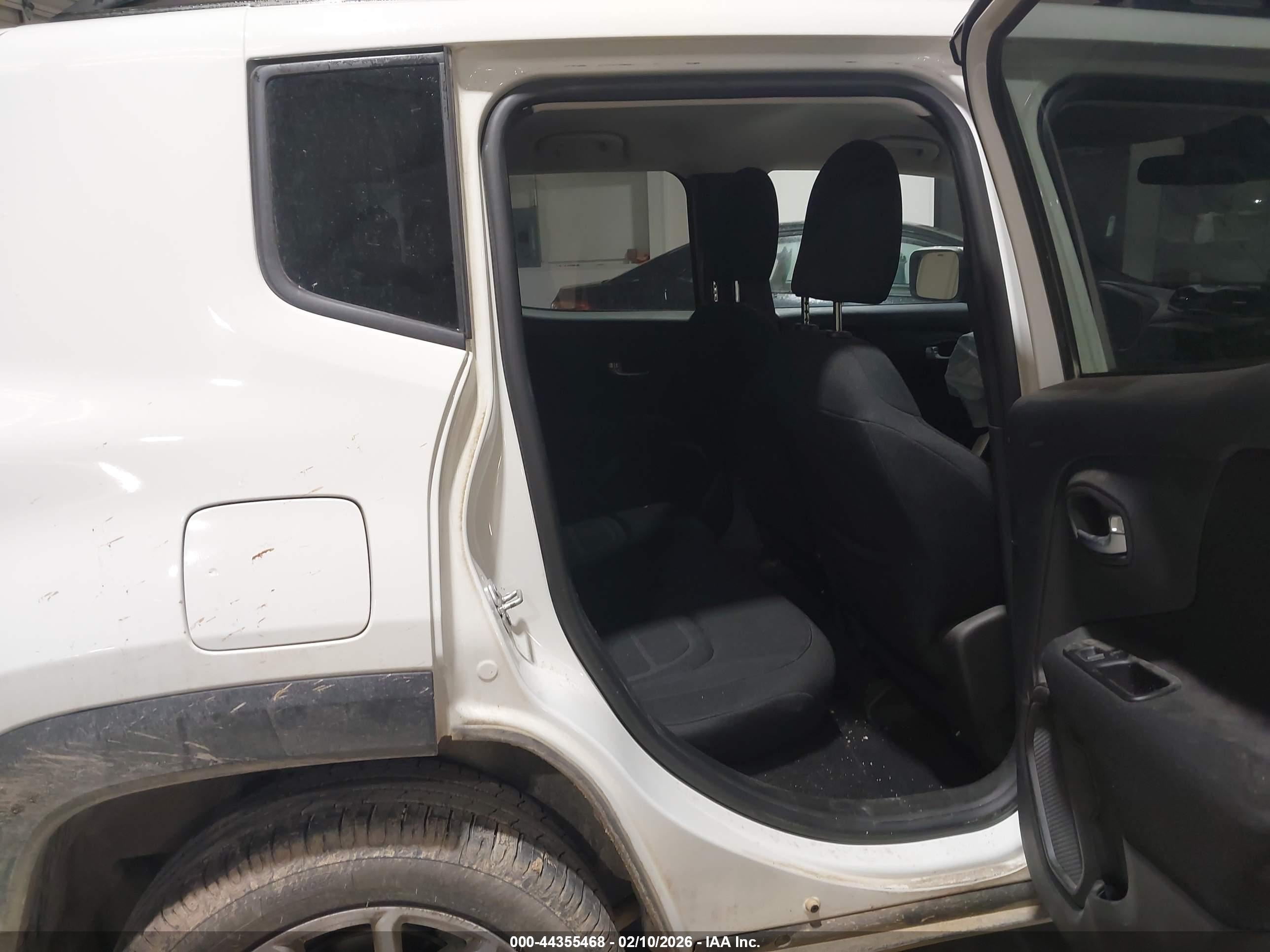 JEEP RENEGADE image 8