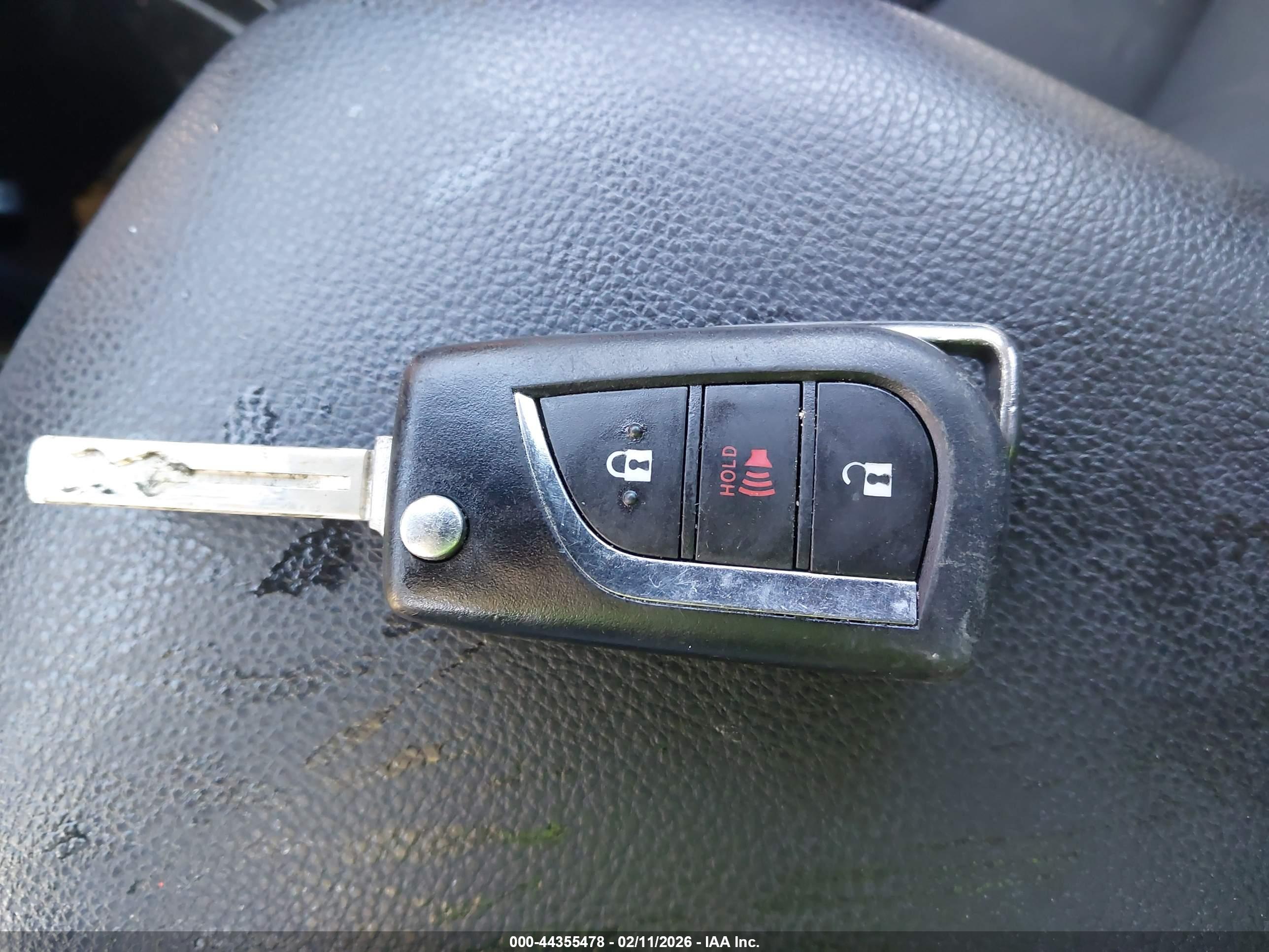 TOYOTA RAV4 image 11