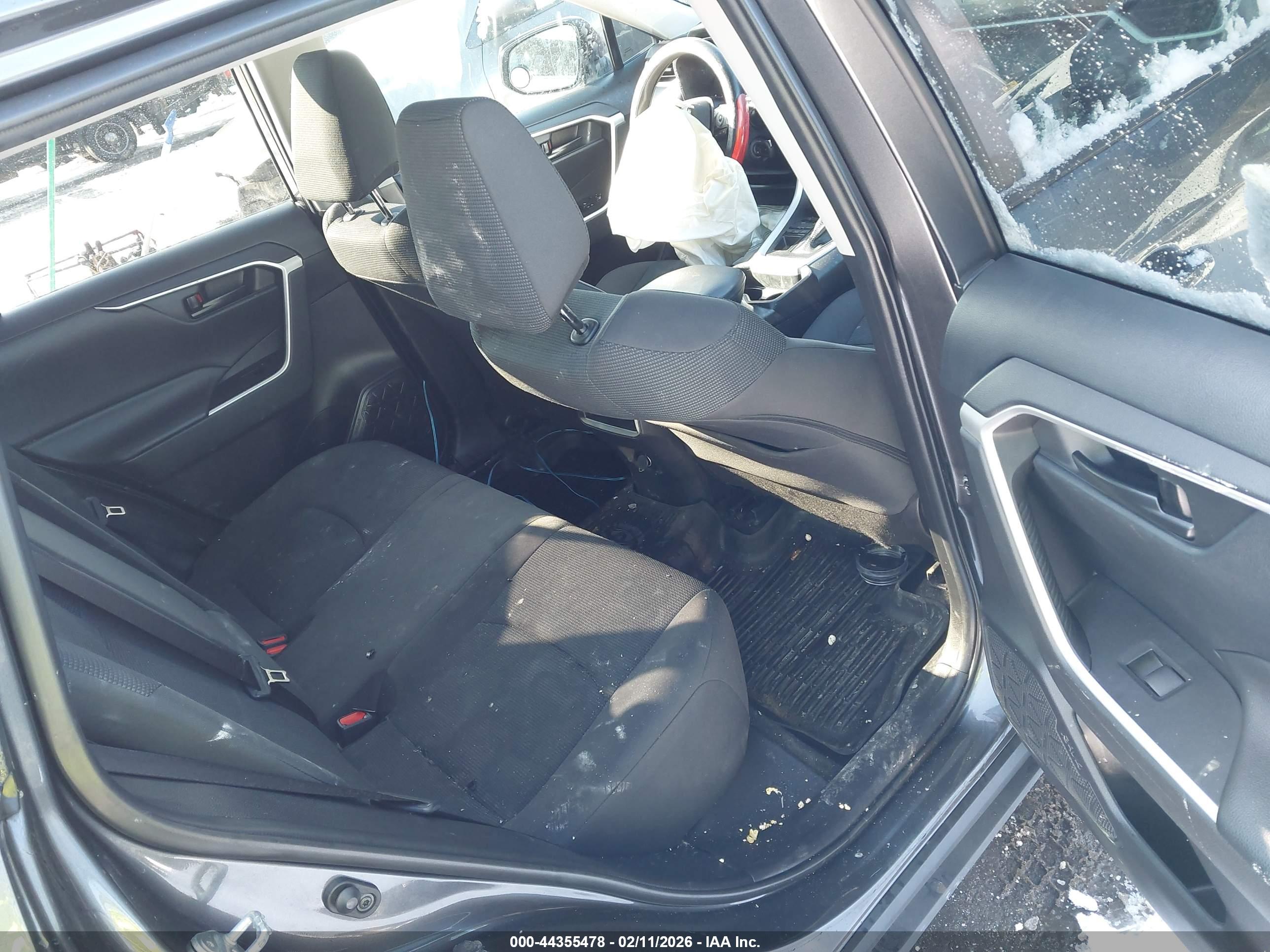 TOYOTA RAV4 image 8