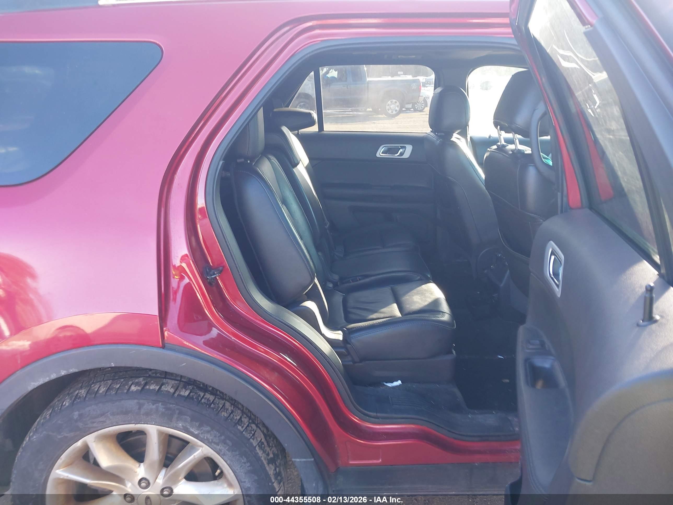 FORD EXPLORER image 8