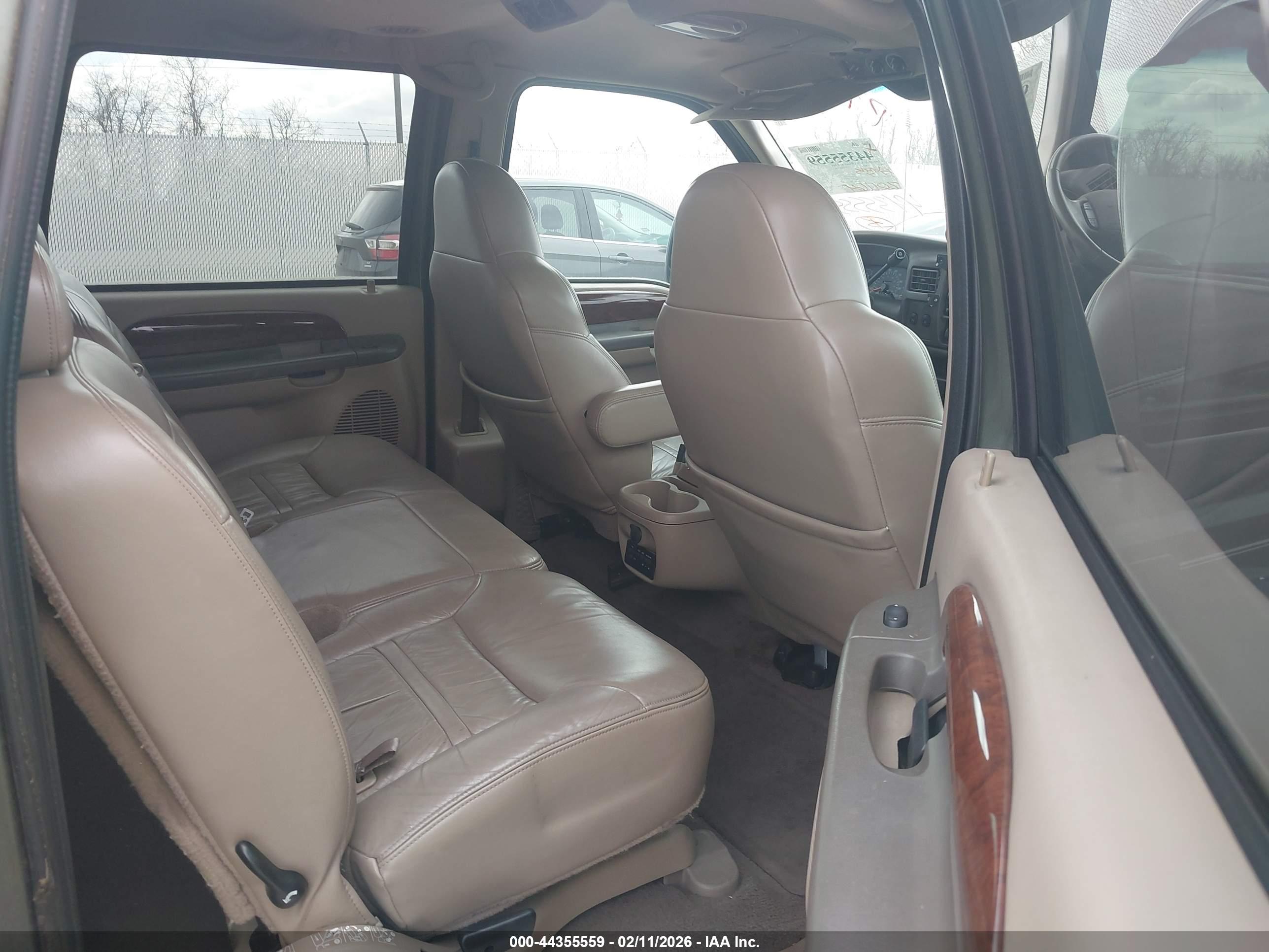 FORD EXCURSION image 8