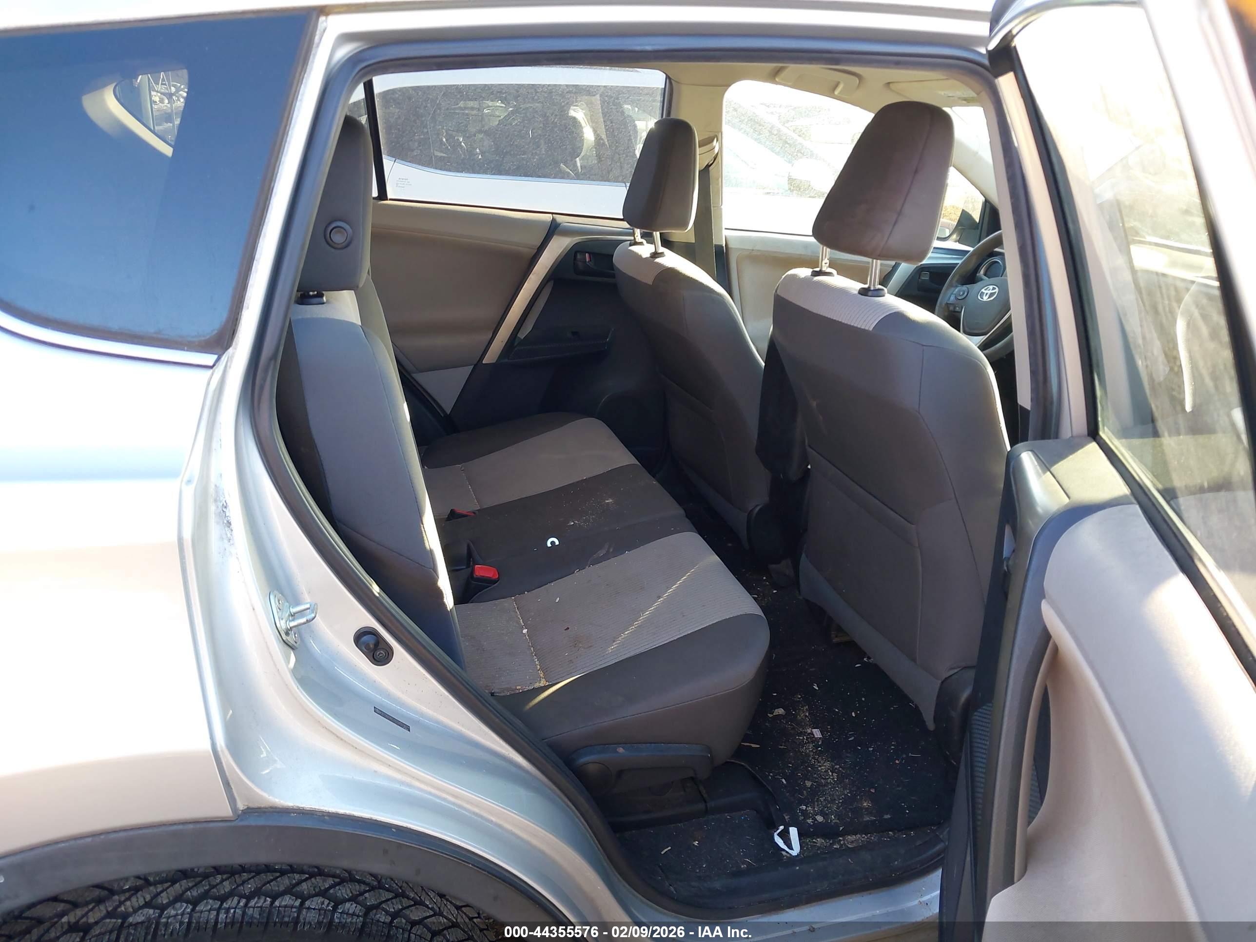 TOYOTA RAV4 image 8