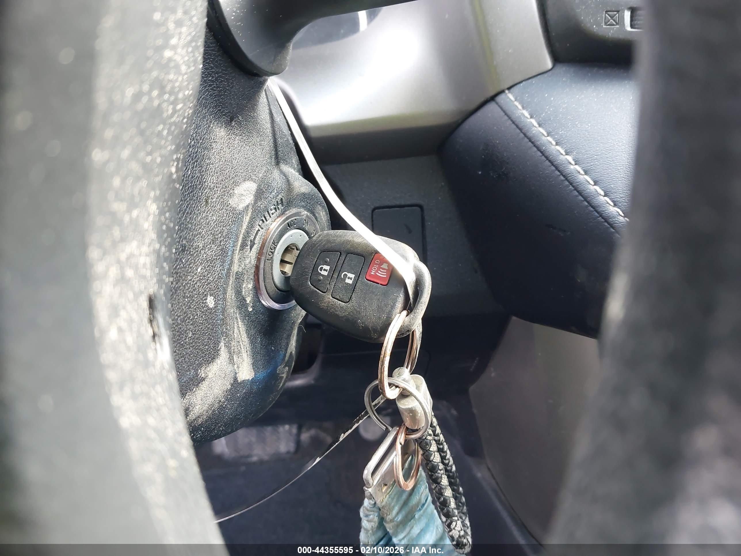 TOYOTA RAV4 image 11