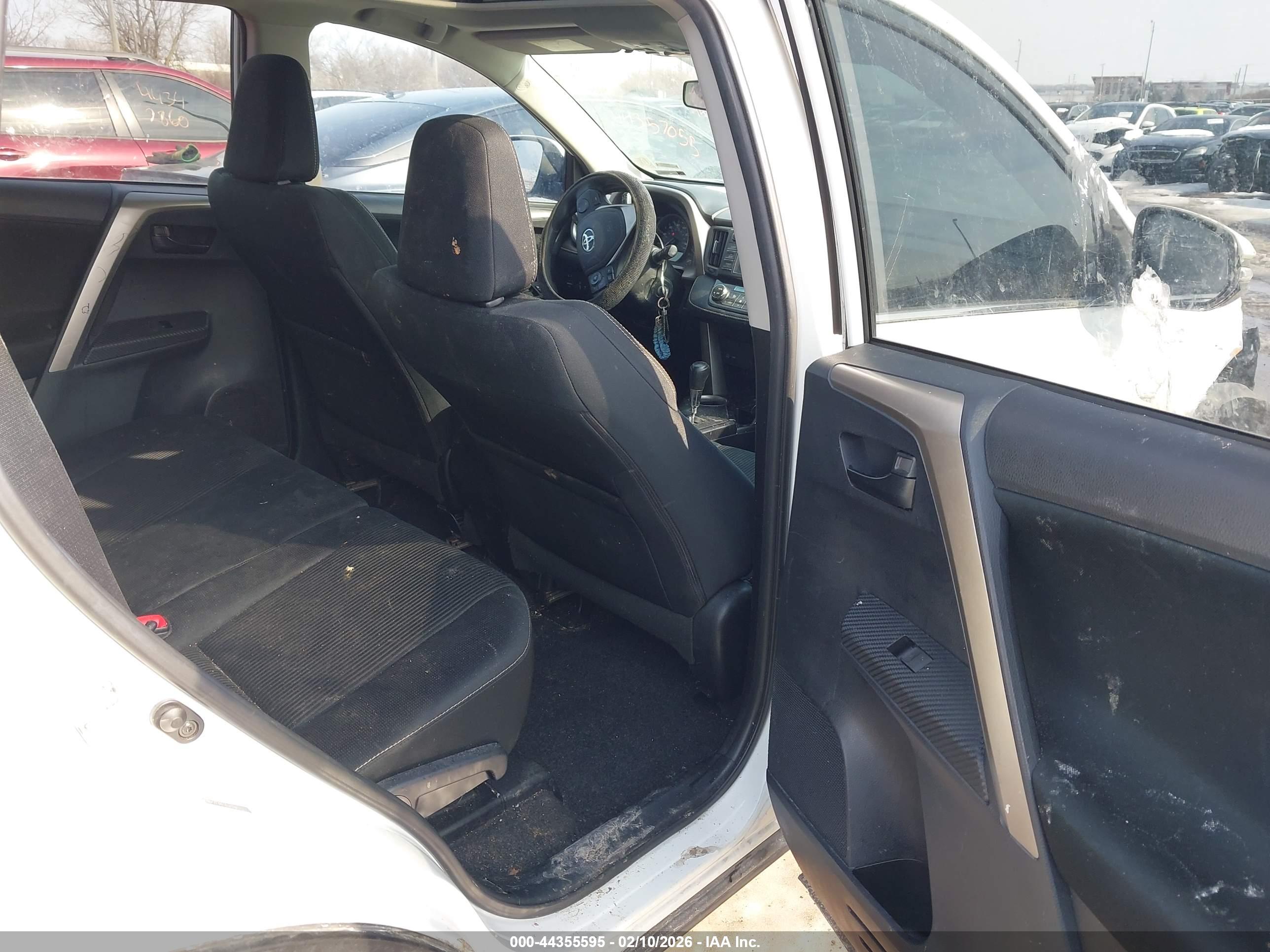 TOYOTA RAV4 image 8