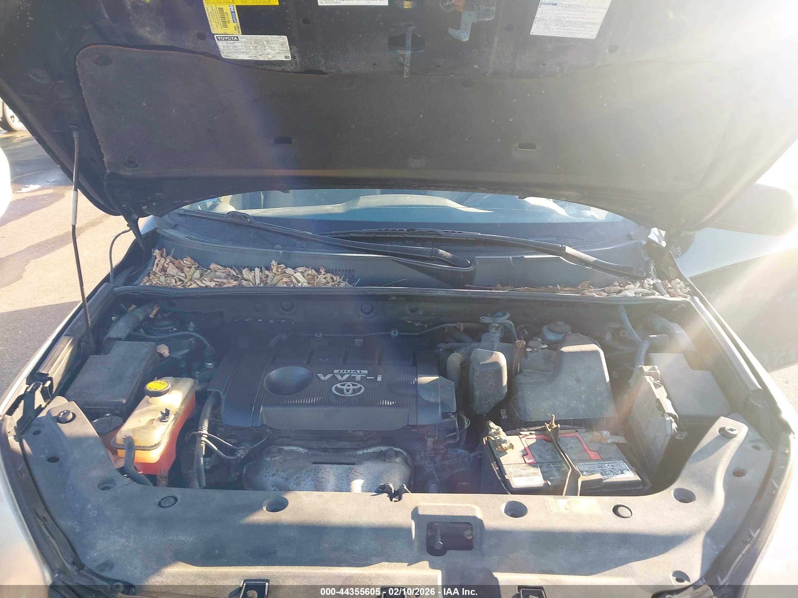 TOYOTA RAV4 image 10