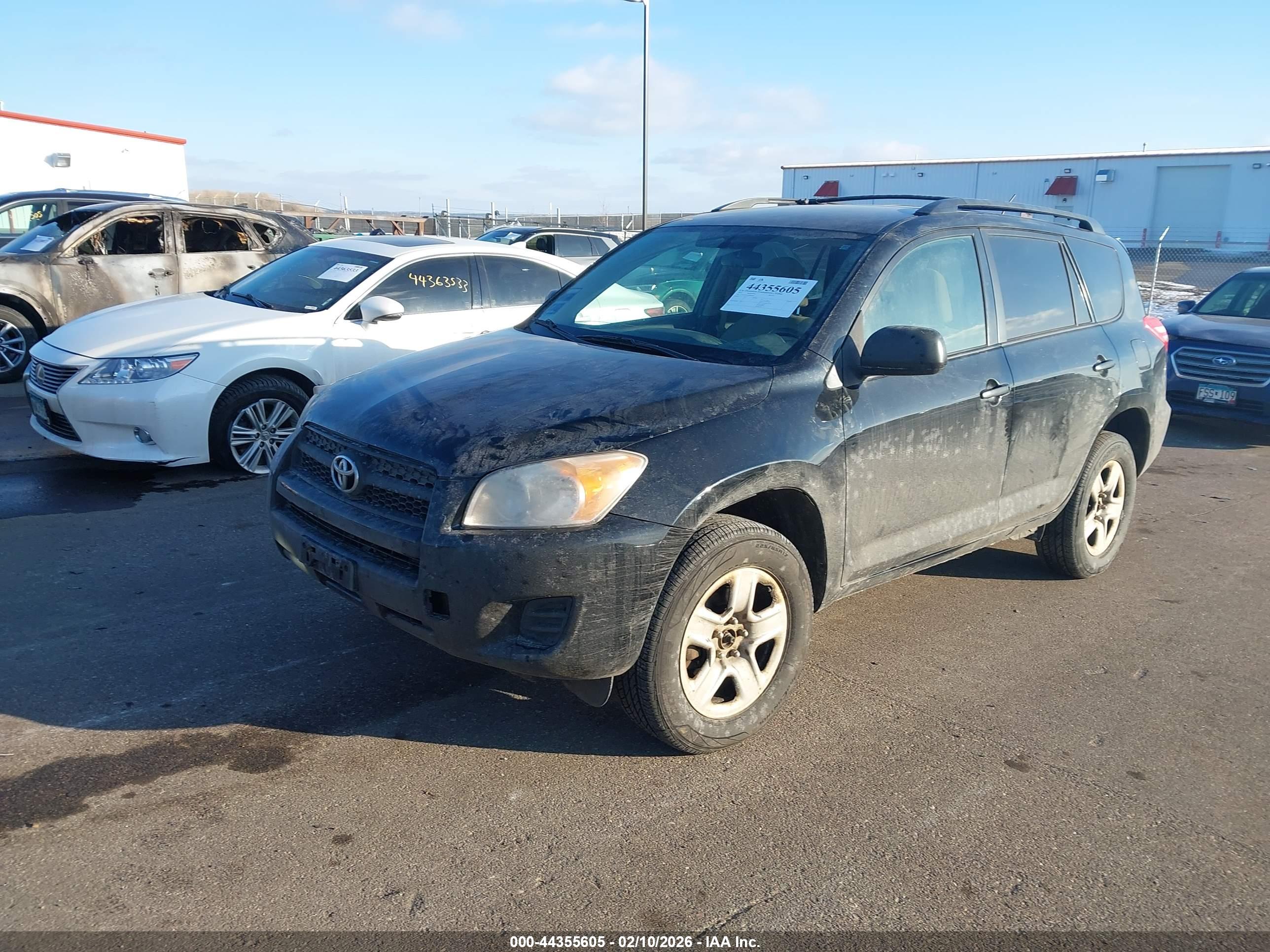 TOYOTA RAV4 image 2