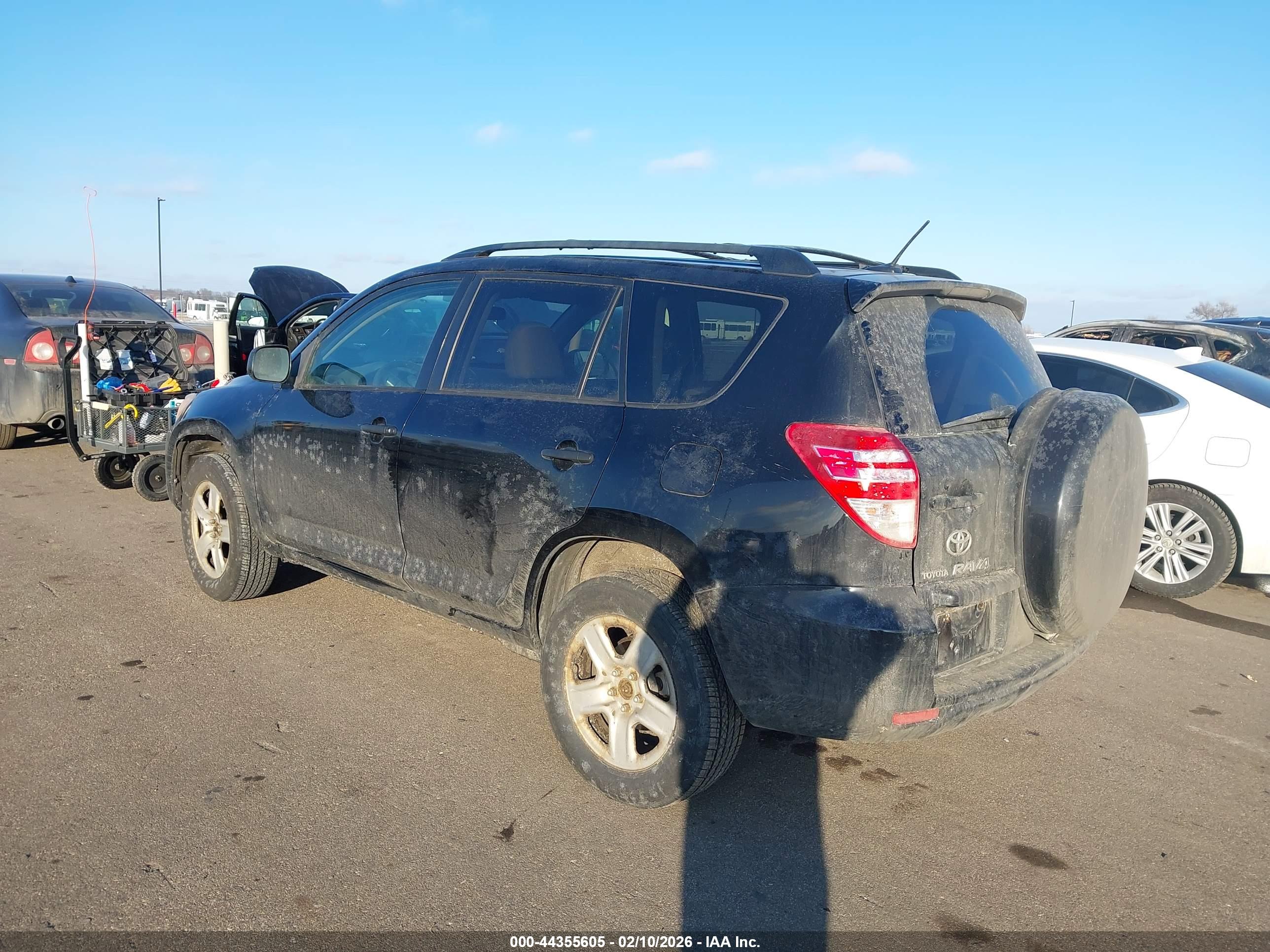 TOYOTA RAV4 image 3