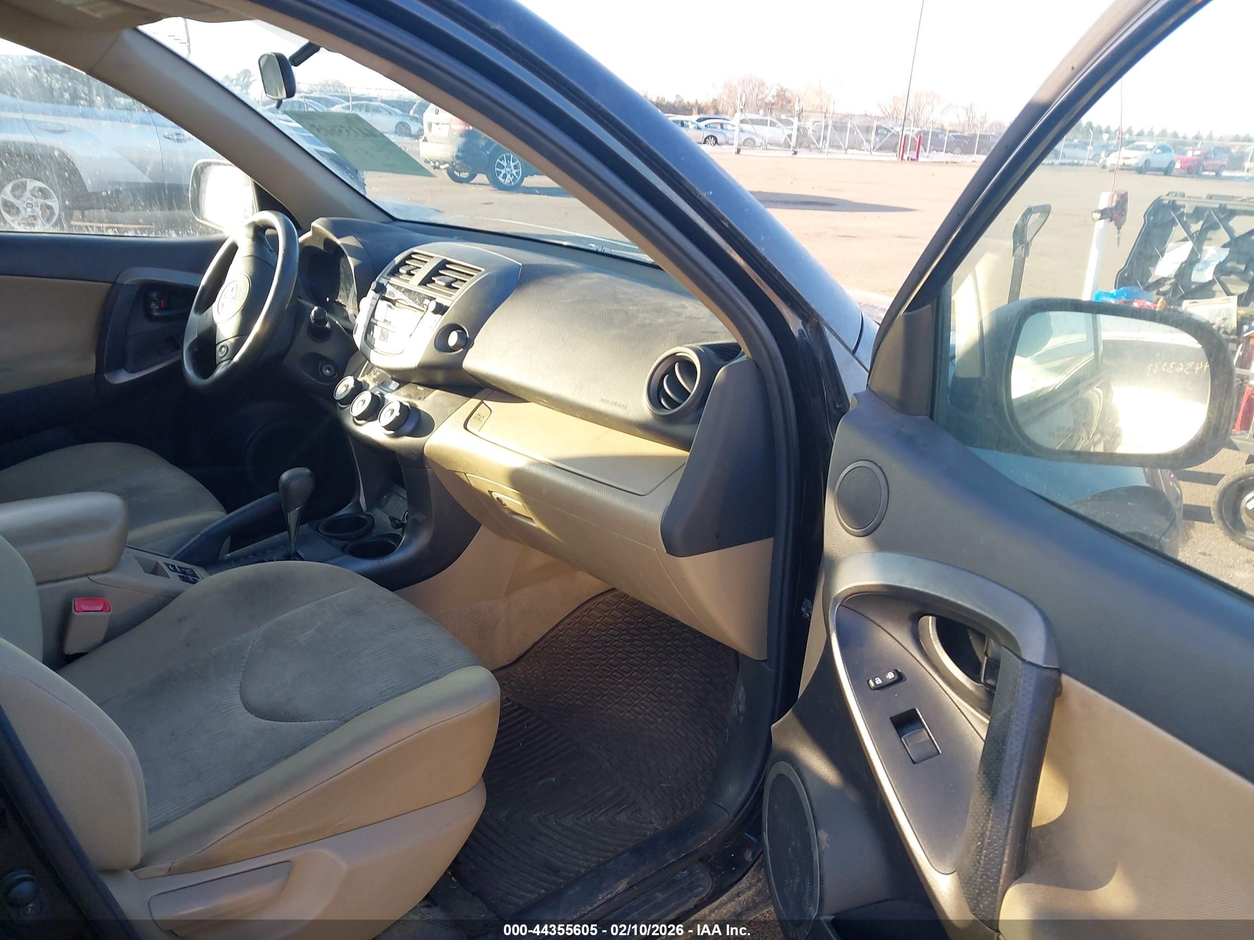 TOYOTA RAV4 image 5
