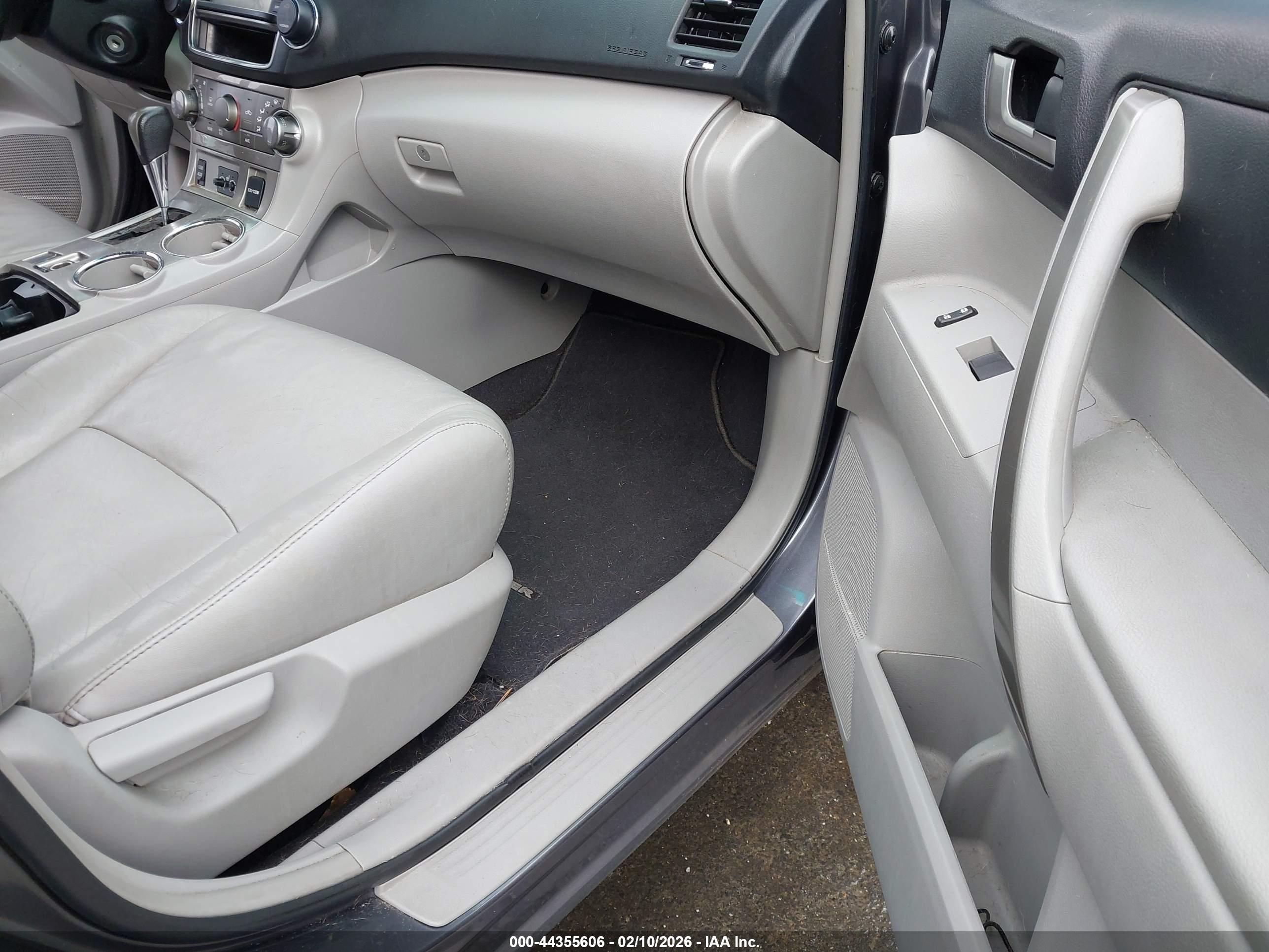 TOYOTA HIGHLANDER image 5