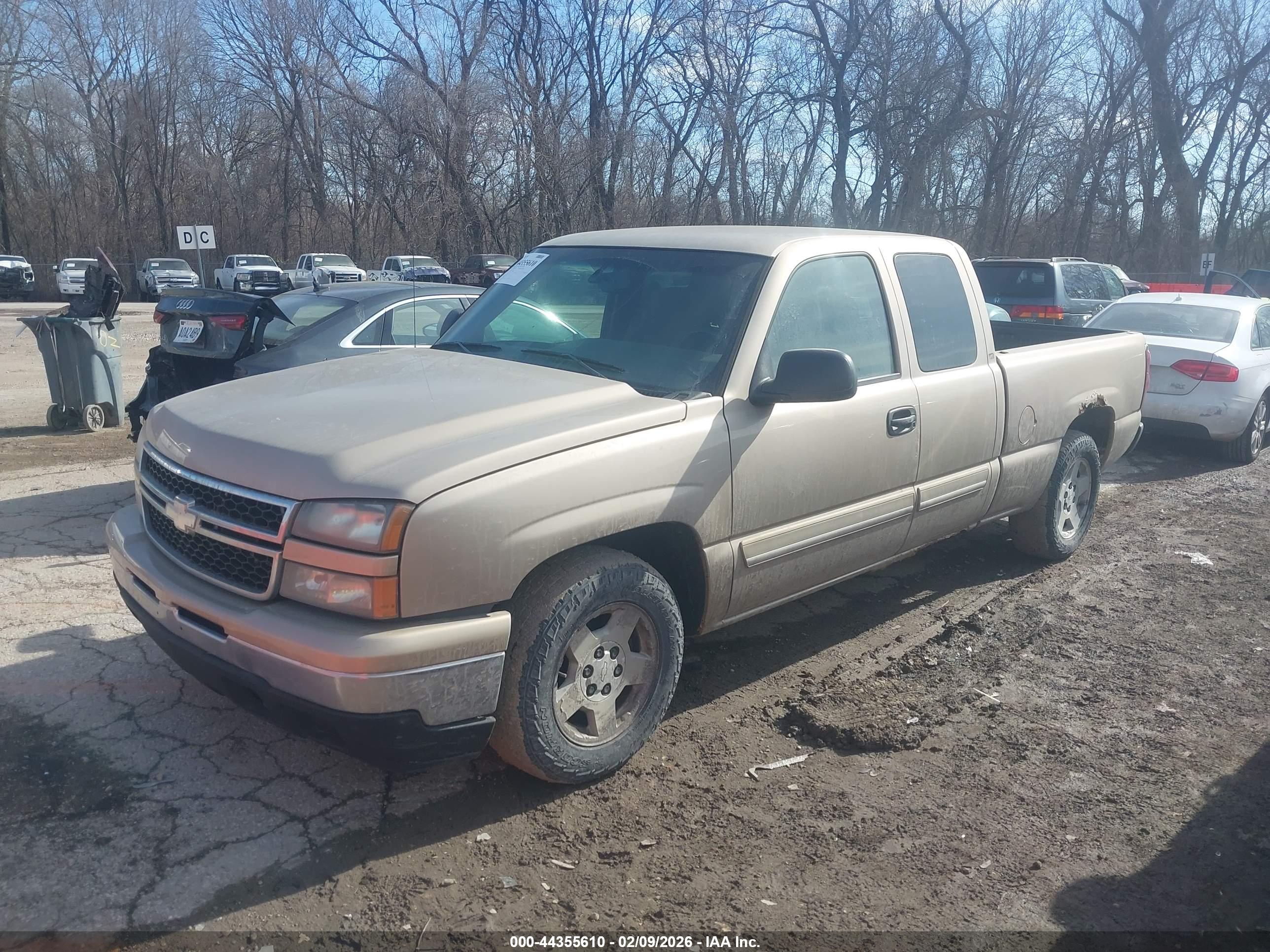 CHEVROLET SILVERADO image 2