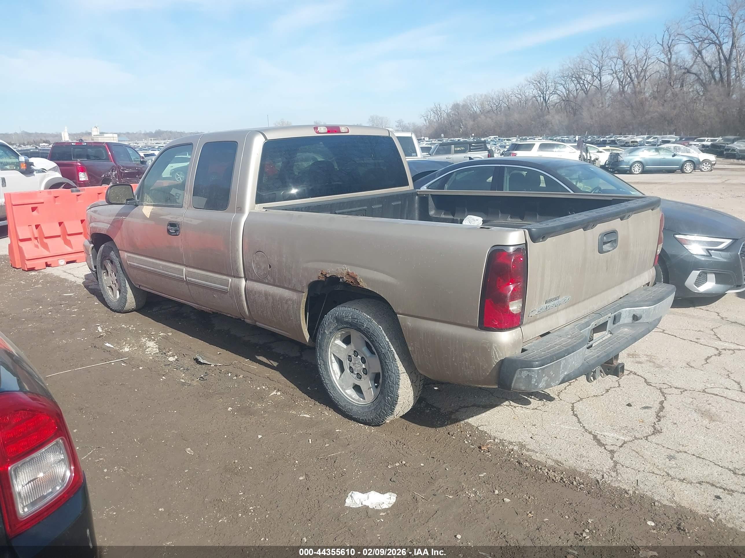 CHEVROLET SILVERADO image 3