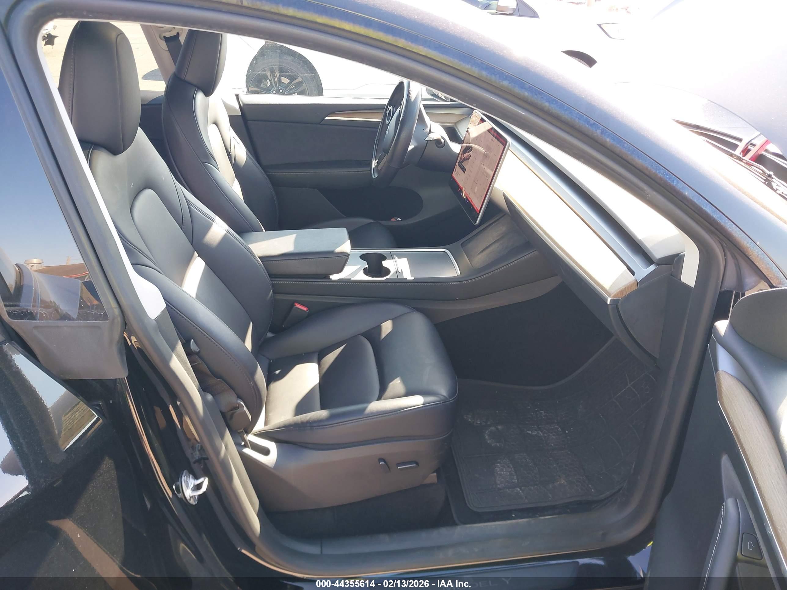 TESLA MODEL image 5