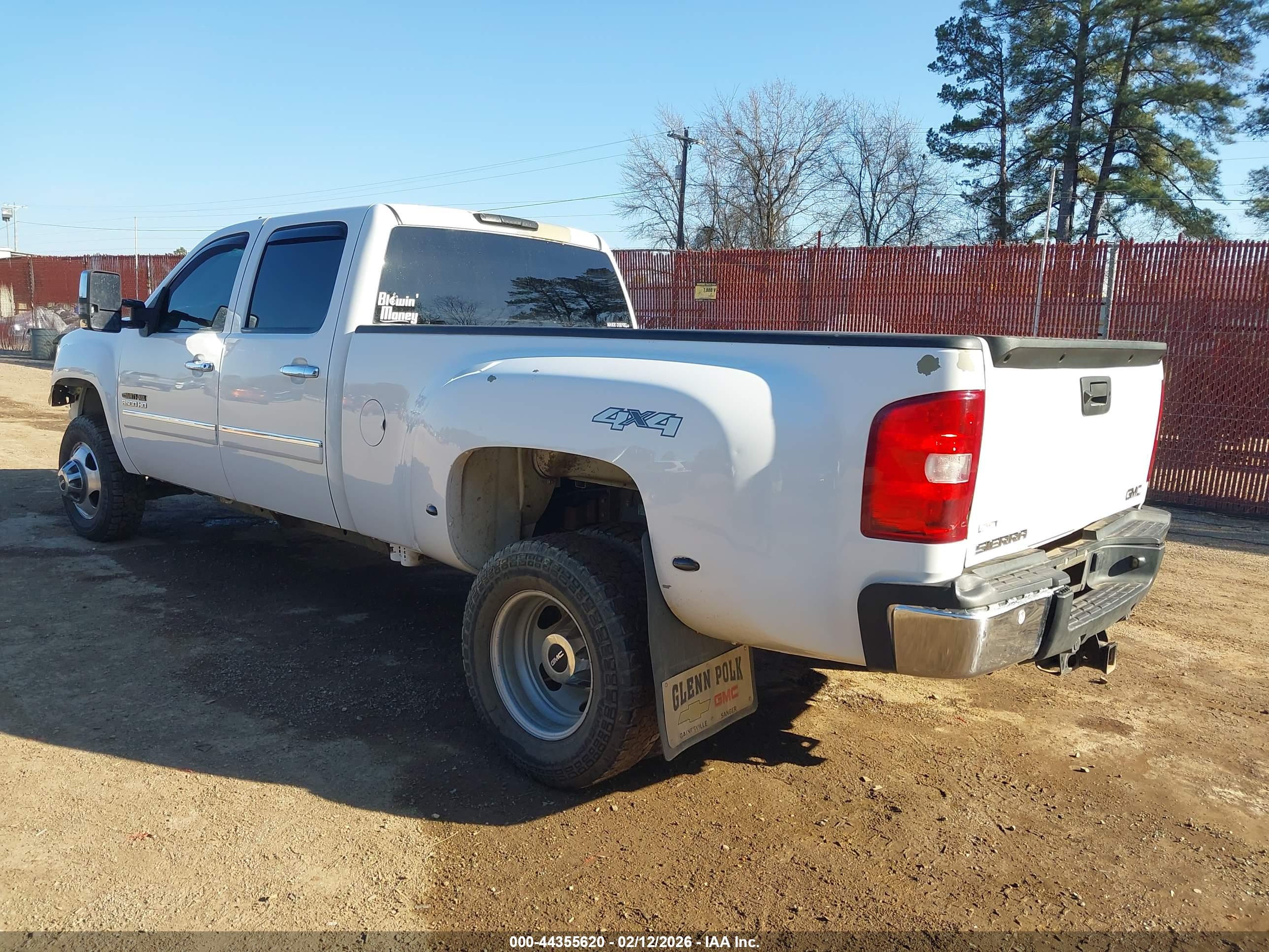 GMC SIERRA image 3