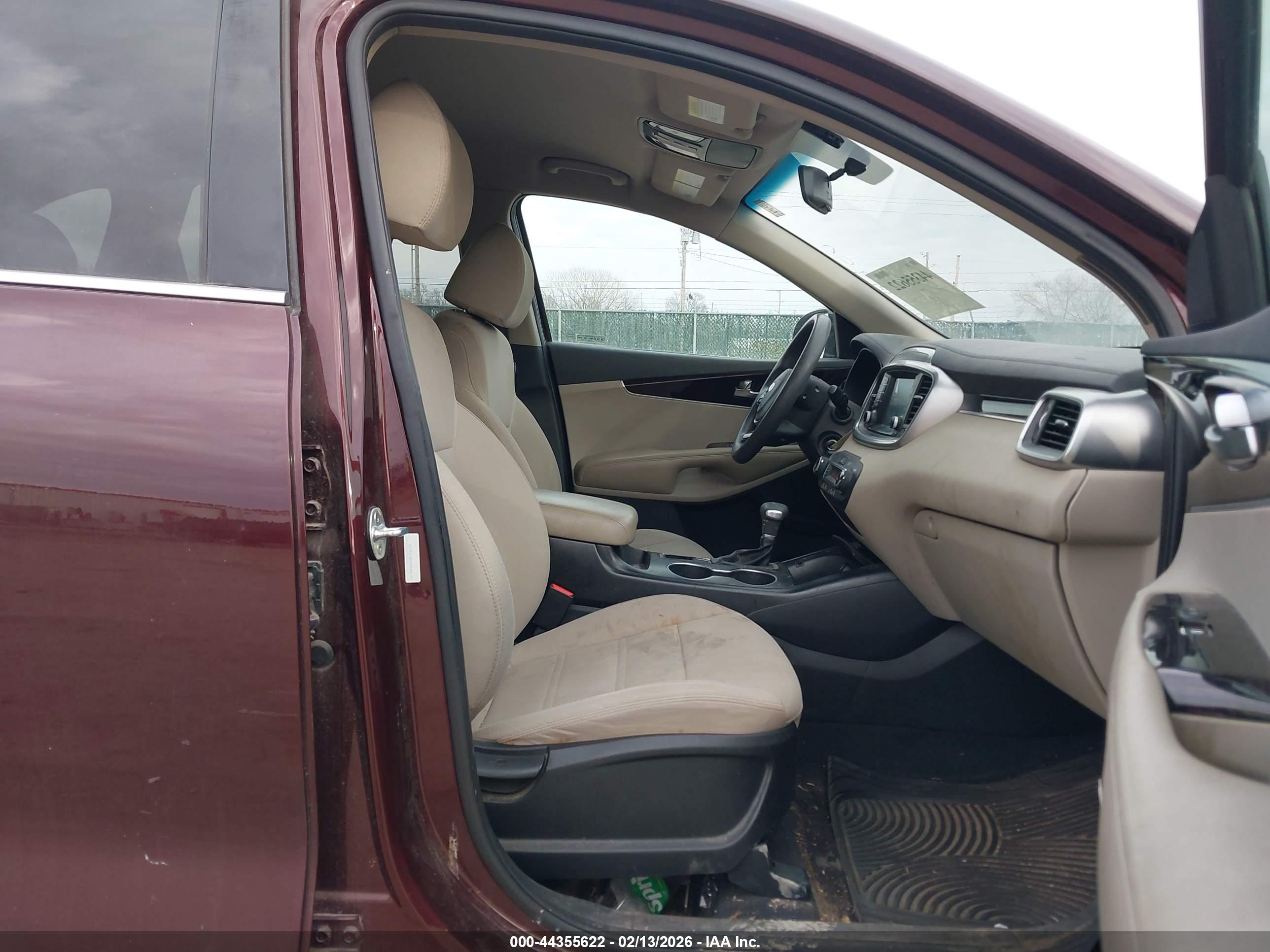 KIA SORENTO image 5