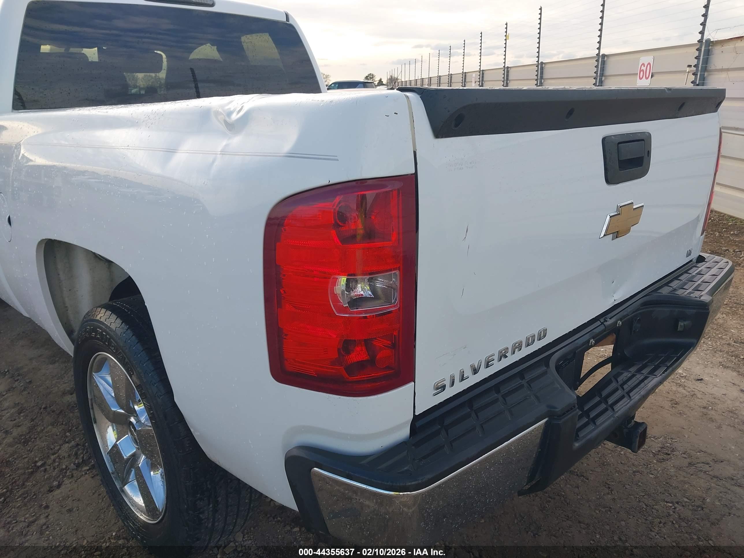 CHEVROLET SILVERADO image 6