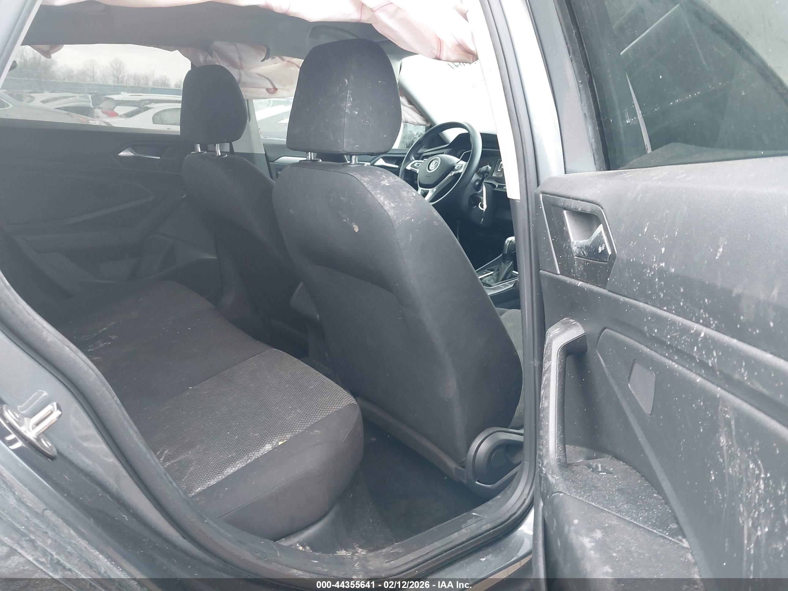 VOLKSWAGEN JETTA image 8