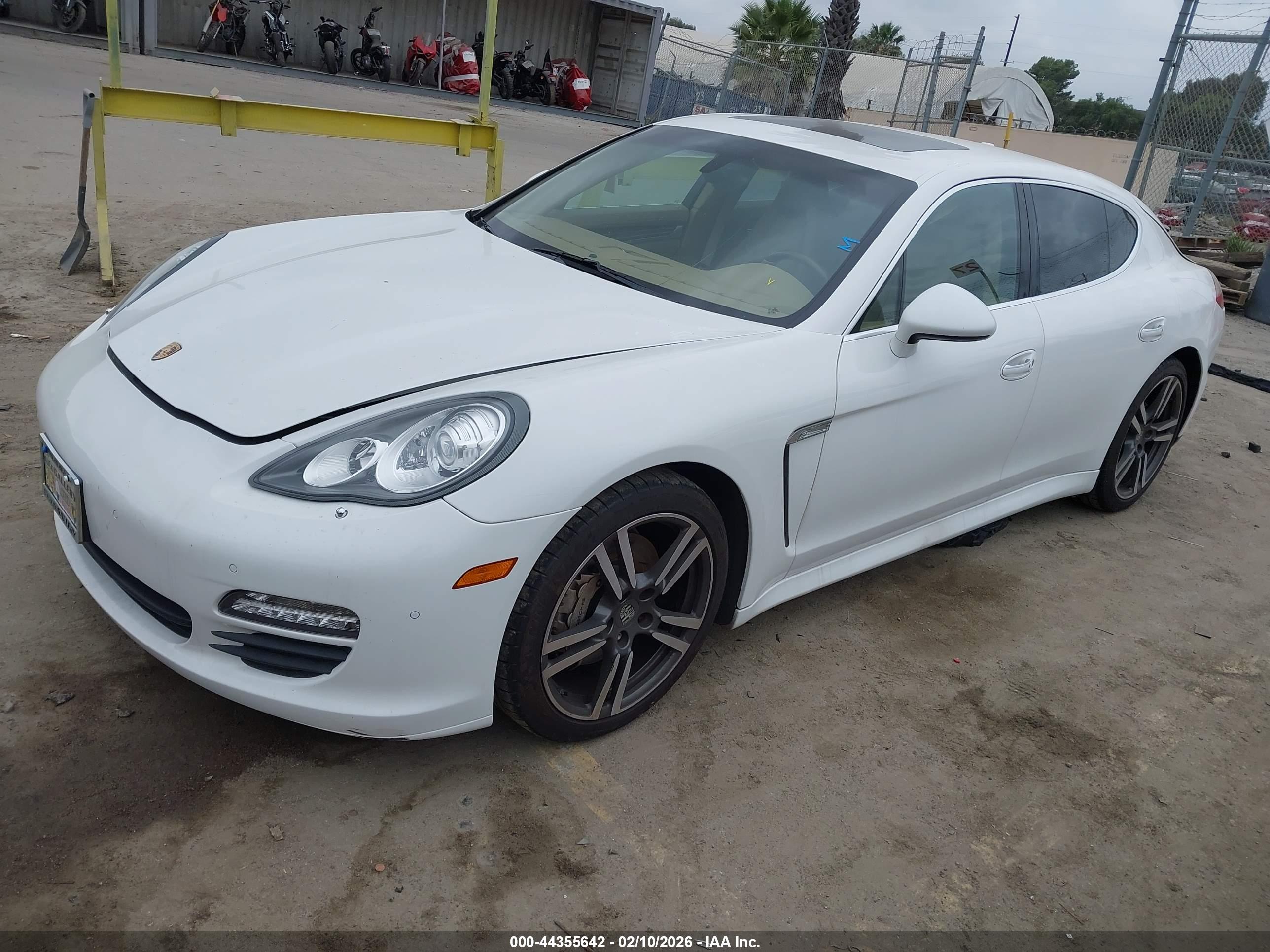 PORSCHE PANAMERA image 2