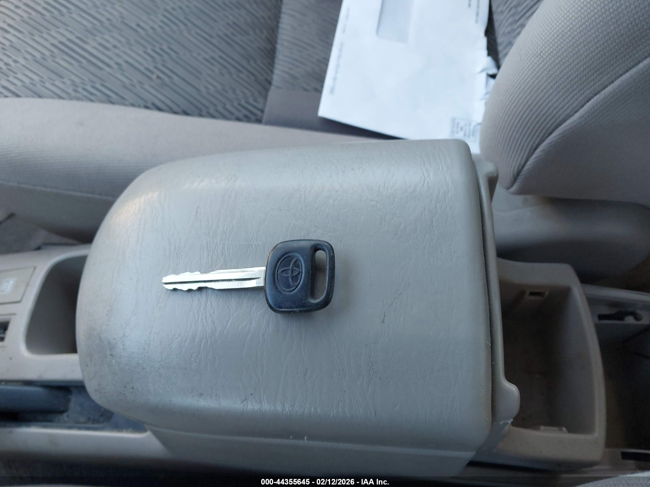 TOYOTA RAV4 image 11