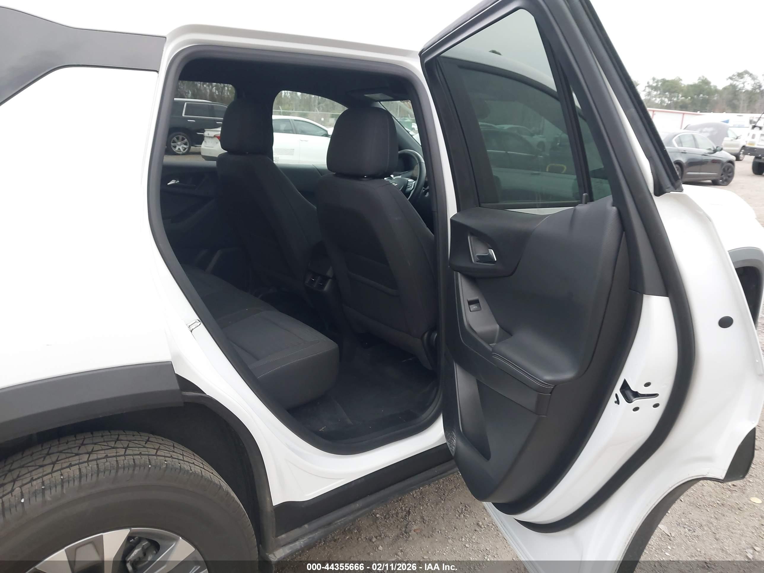 CHEVROLET EQUINOX image 8