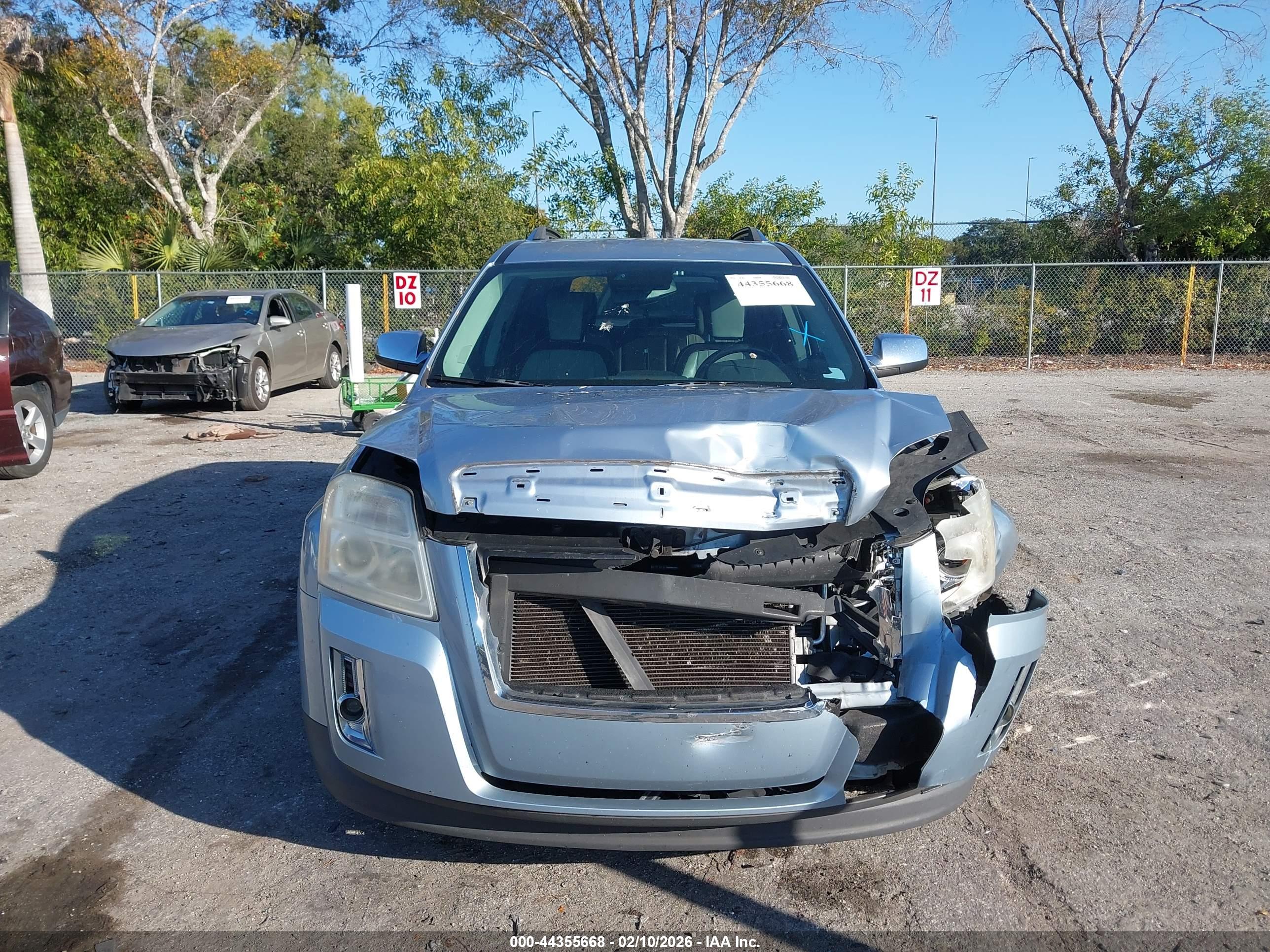 GMC TERRAIN image 6