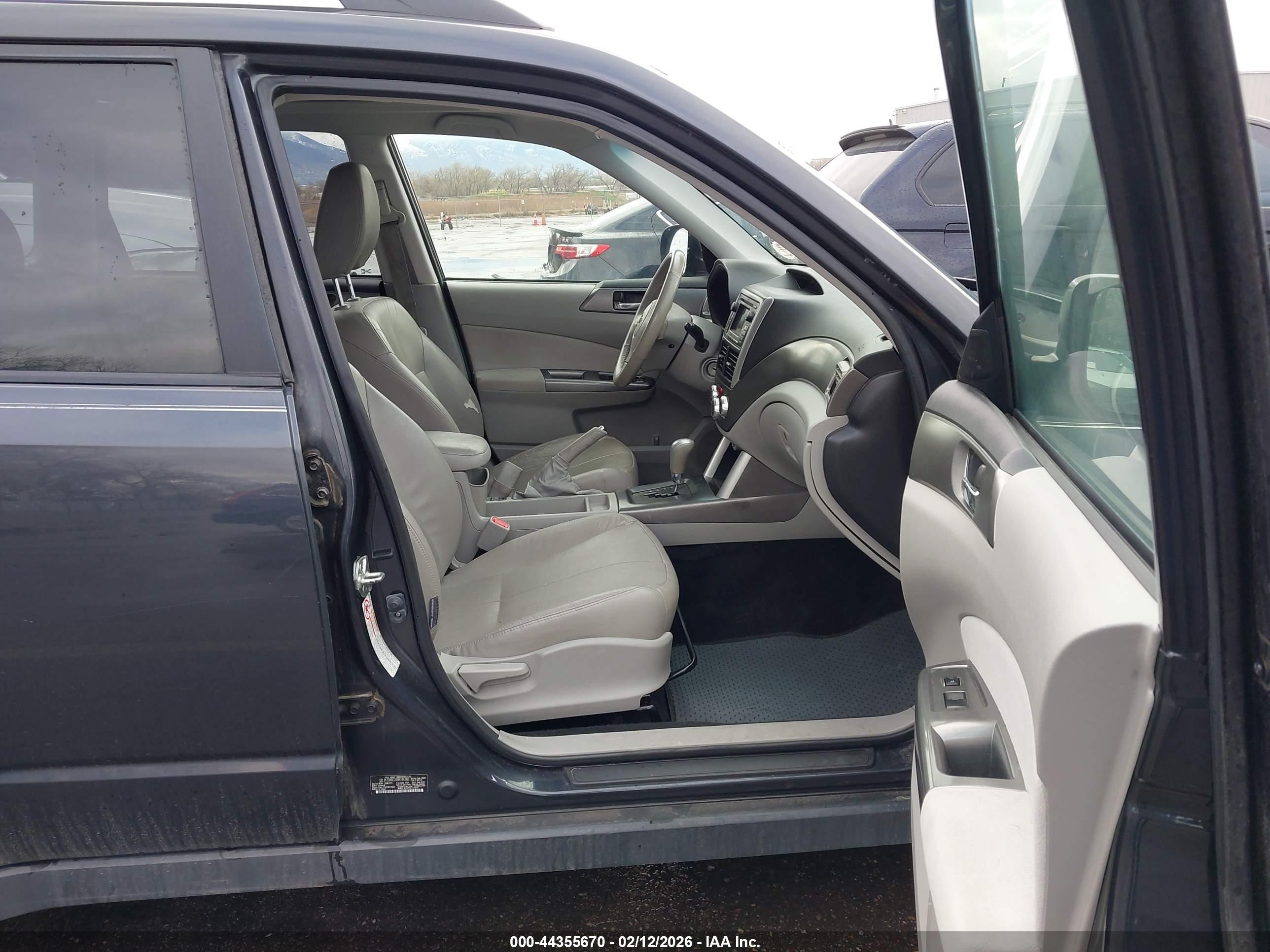 SUBARU FORESTER image 5