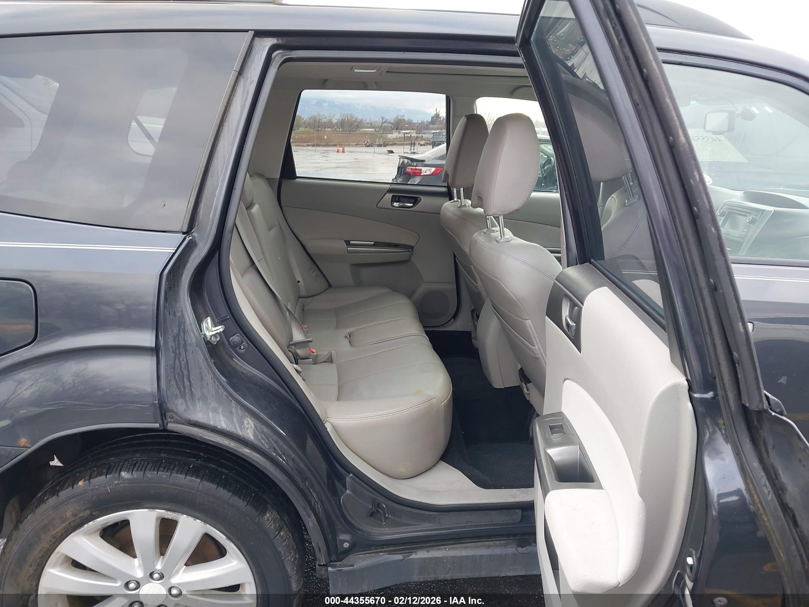 SUBARU FORESTER image 8