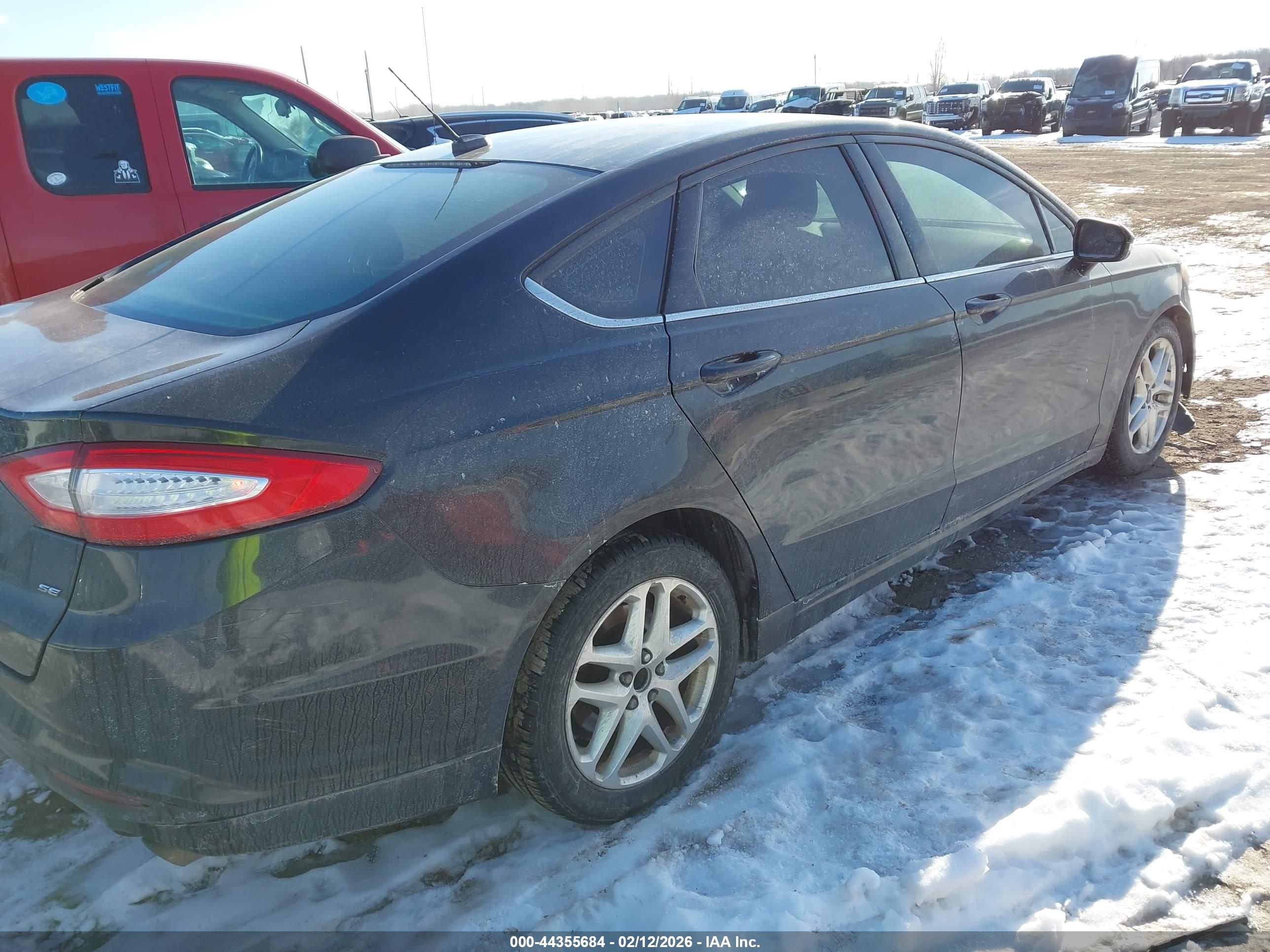 FORD FUSION image 4