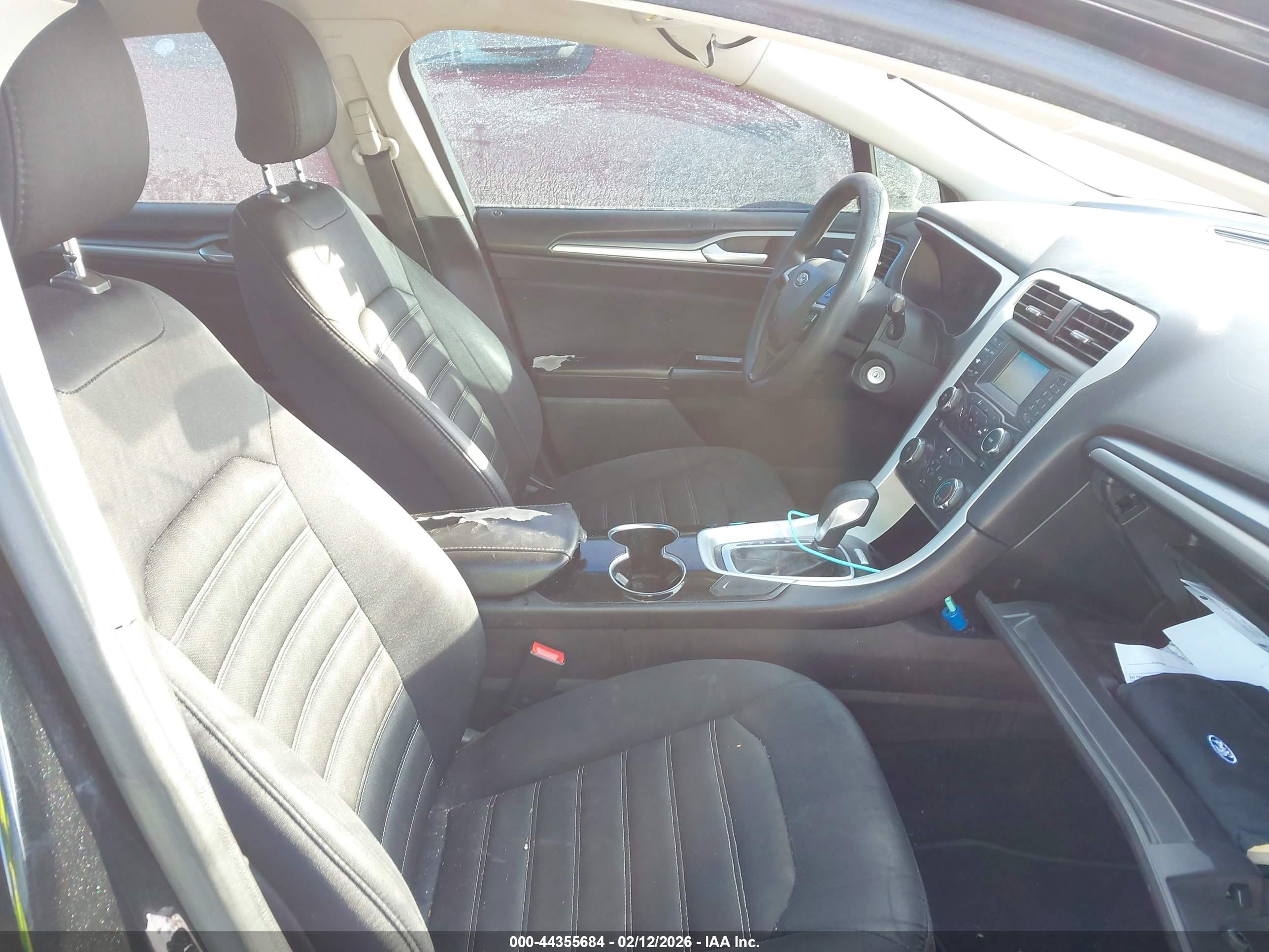 FORD FUSION image 5