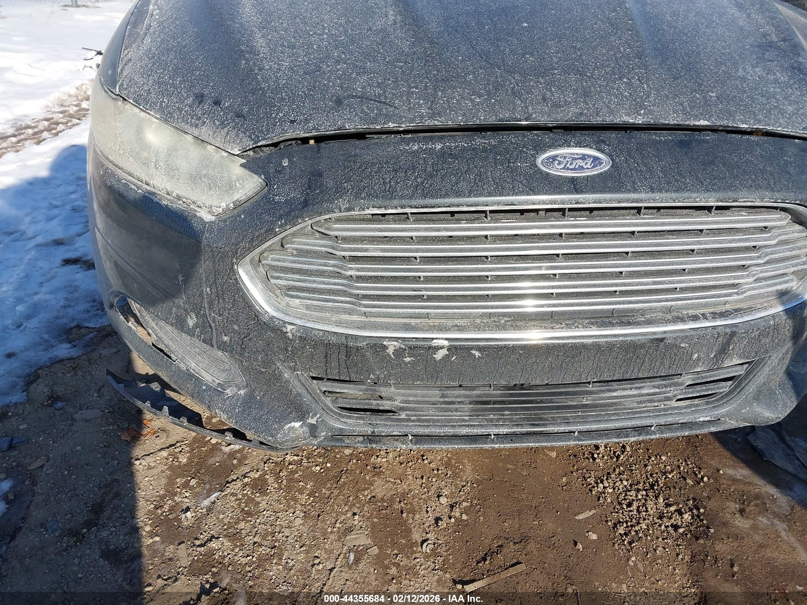 FORD FUSION image 6