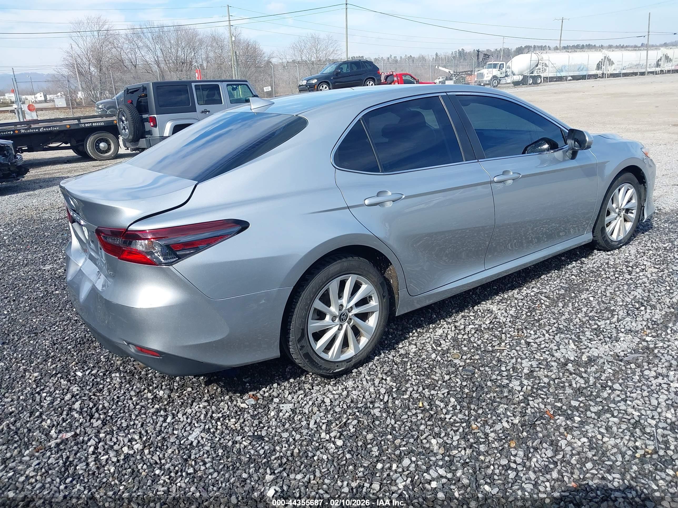 TOYOTA CAMRY image 4