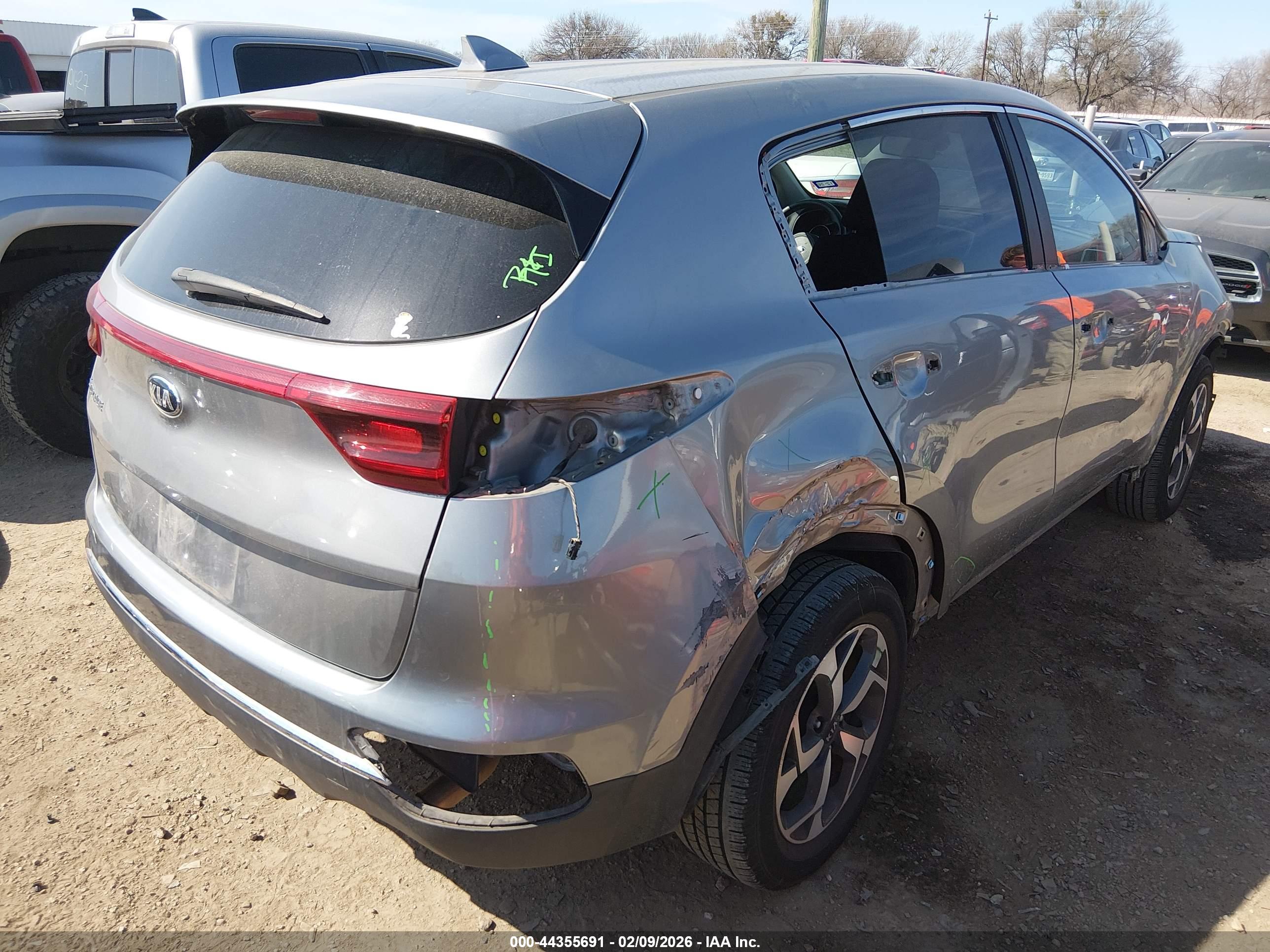 KIA SPORTAGE image 4