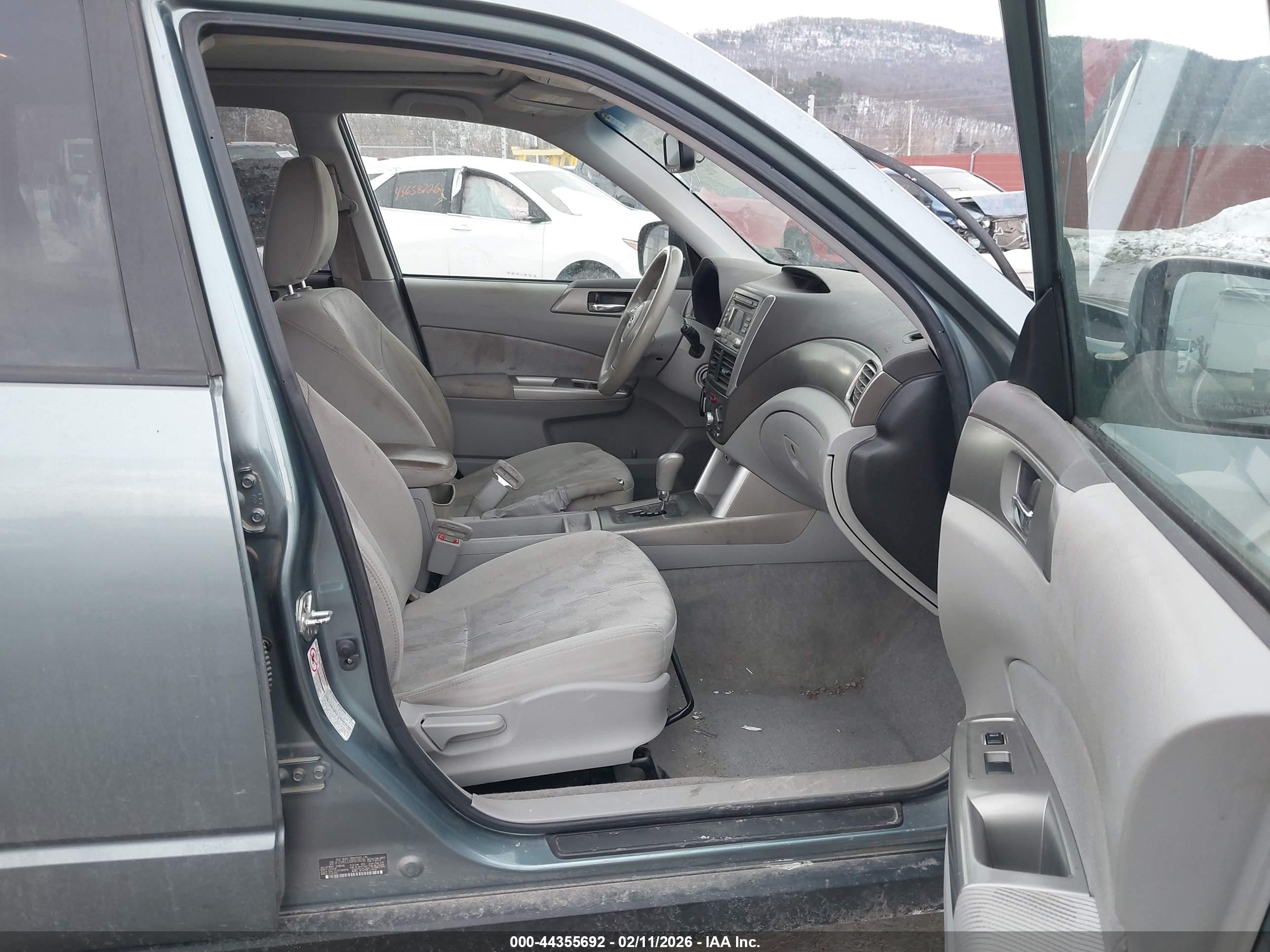 SUBARU FORESTER image 5