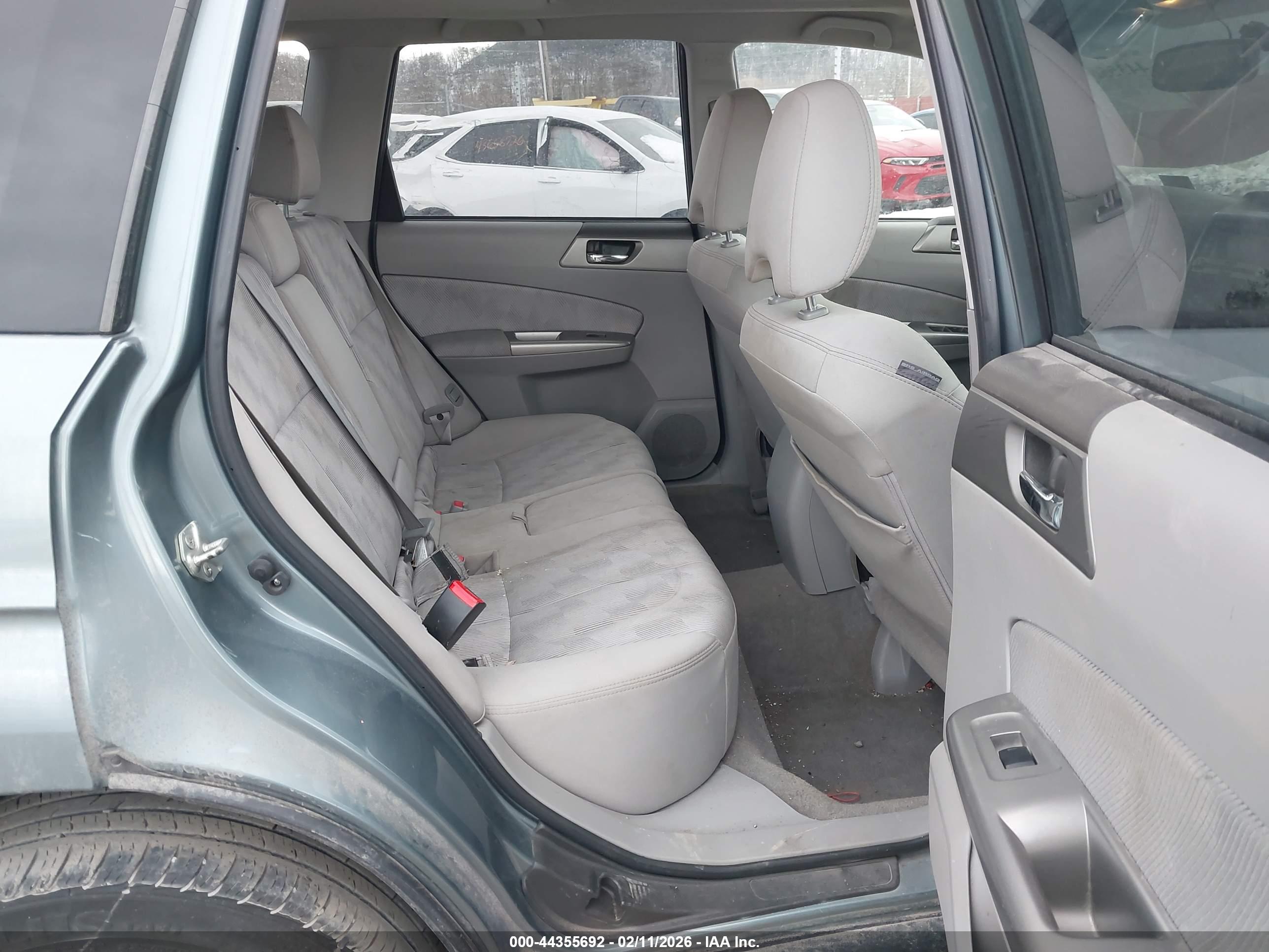 SUBARU FORESTER image 8